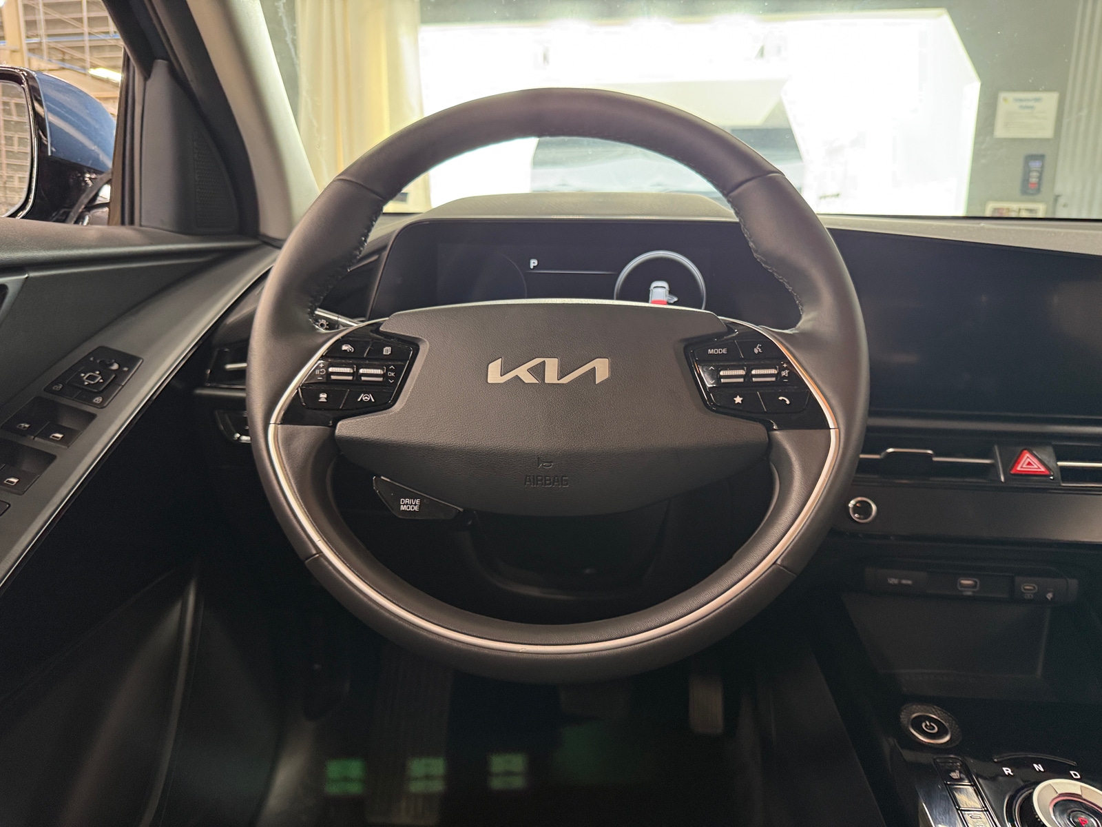 Thumbnail: 2023 Kia Niro - 5