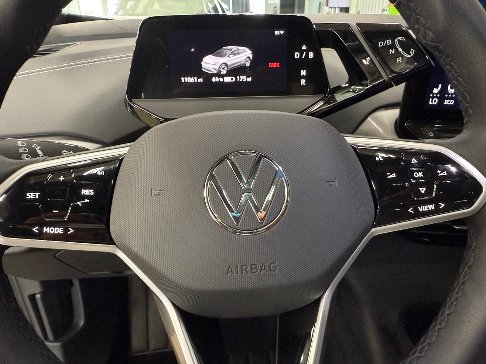 Thumbnail: 2023 Volkswagen ID.4 - 4