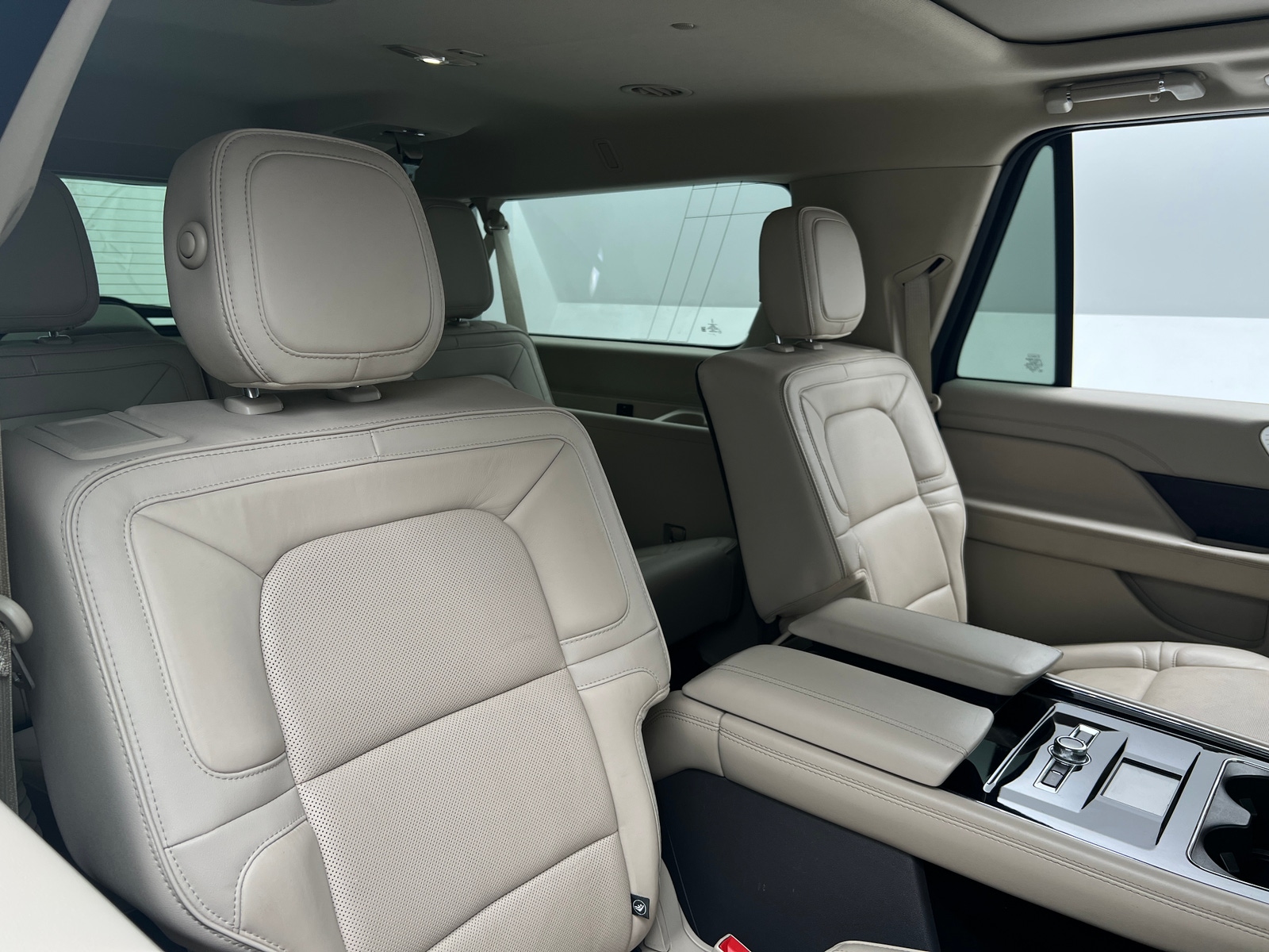 Thumbnail: 2018 Lincoln Navigator L - 5