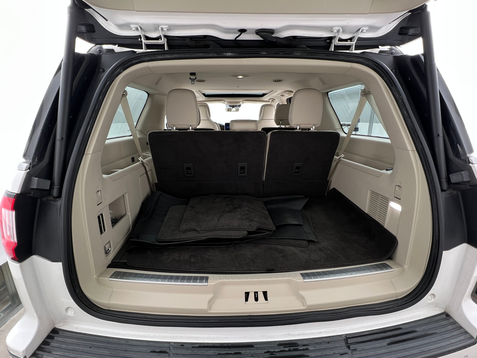 Thumbnail: 2018 Lincoln Navigator L - 6