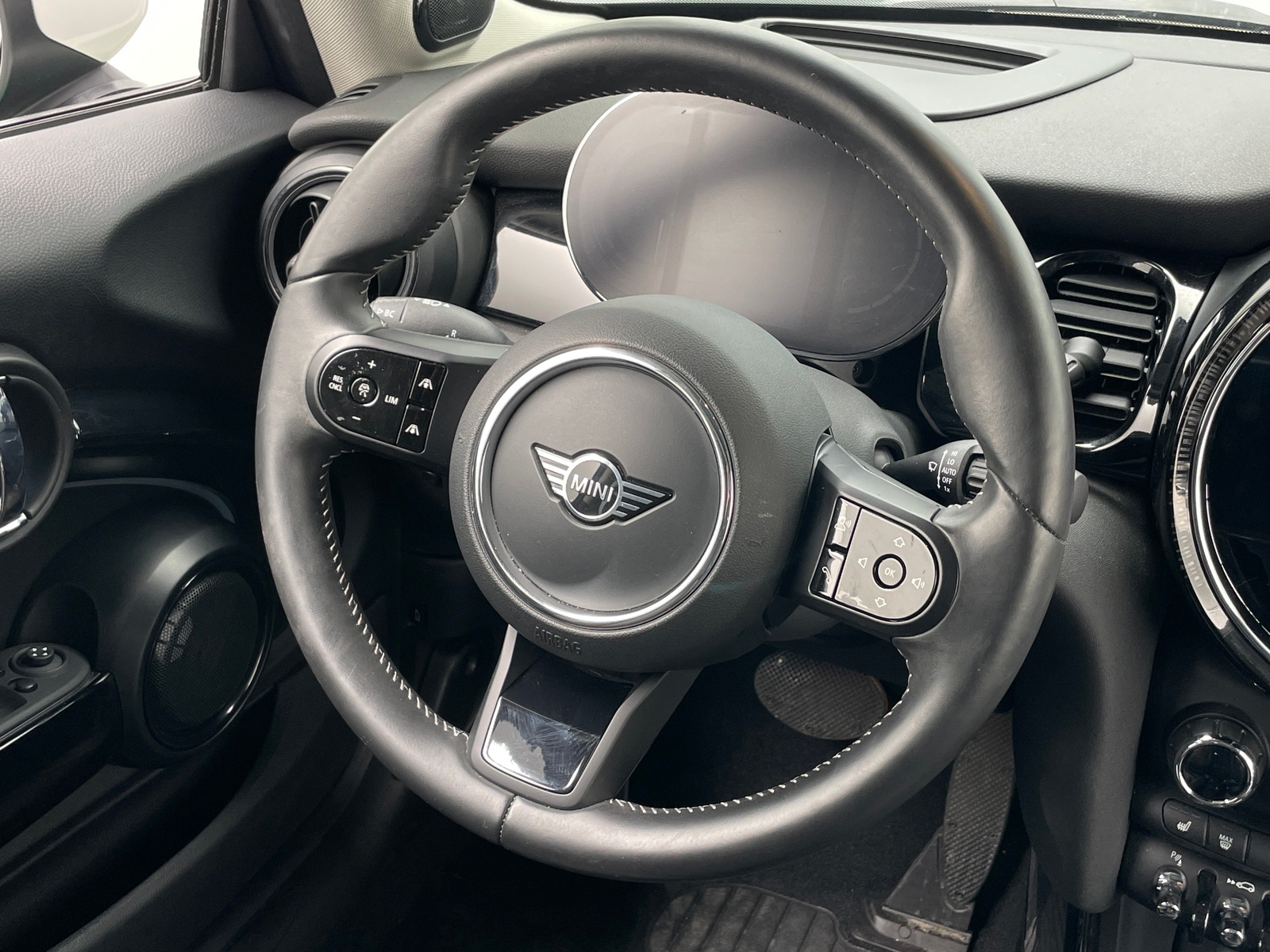 Thumbnail: 2023 MINI Cooper Hardtop - 4