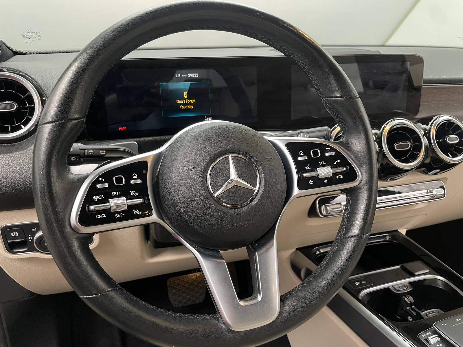 Thumbnail: 2022 Mercedes-Benz GLB - 4