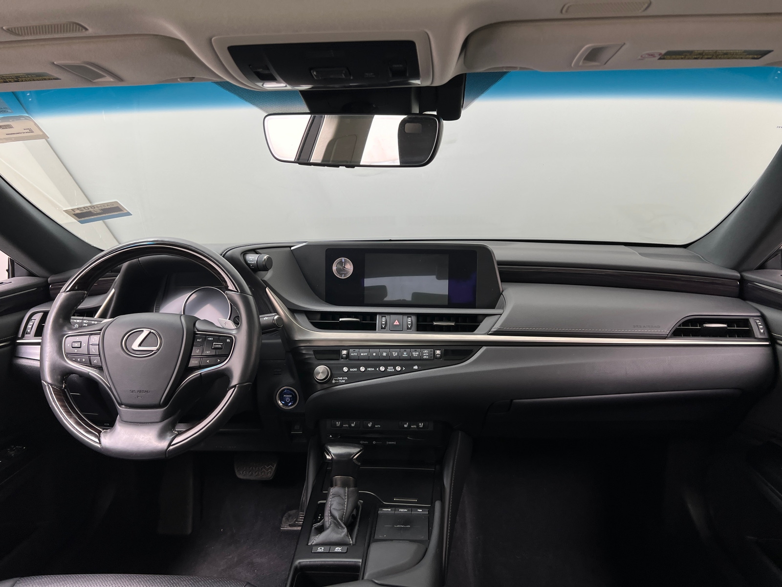 Thumbnail: 2021 Lexus ES - 2