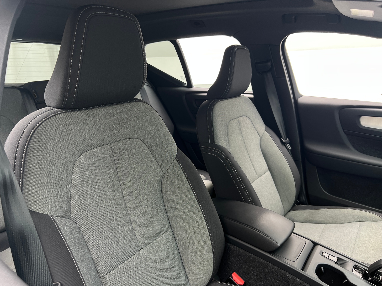 Thumbnail: 2025 Volvo XC40 - 2