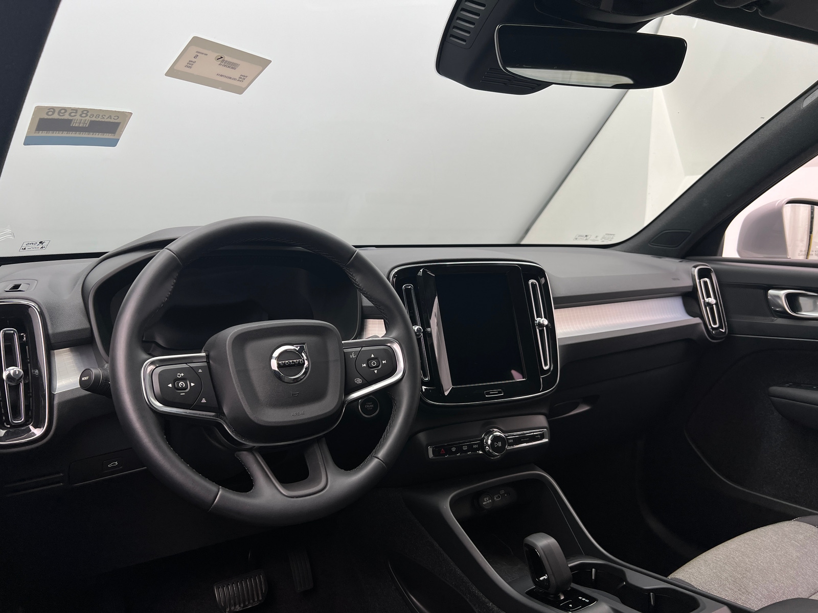 Thumbnail: 2025 Volvo XC40 - 3