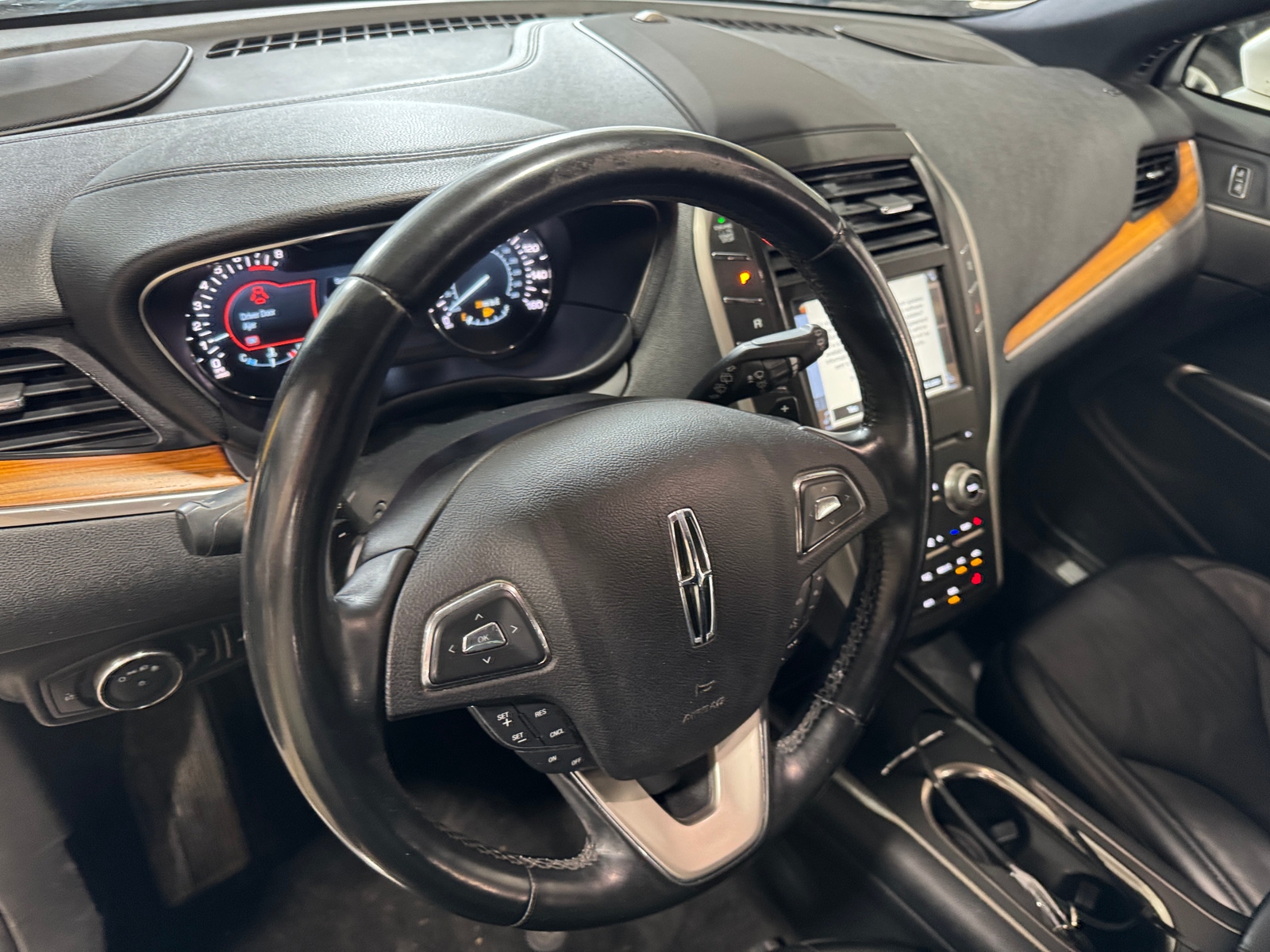 Thumbnail: 2017 Lincoln MKC - 2