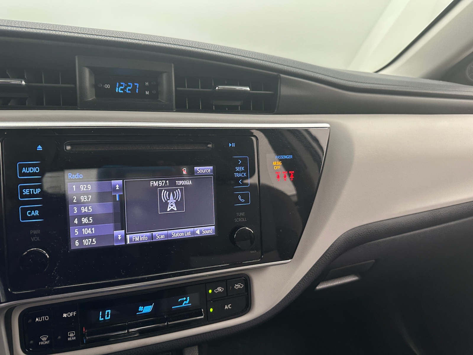 Thumbnail: 2018 Toyota Corolla - 4