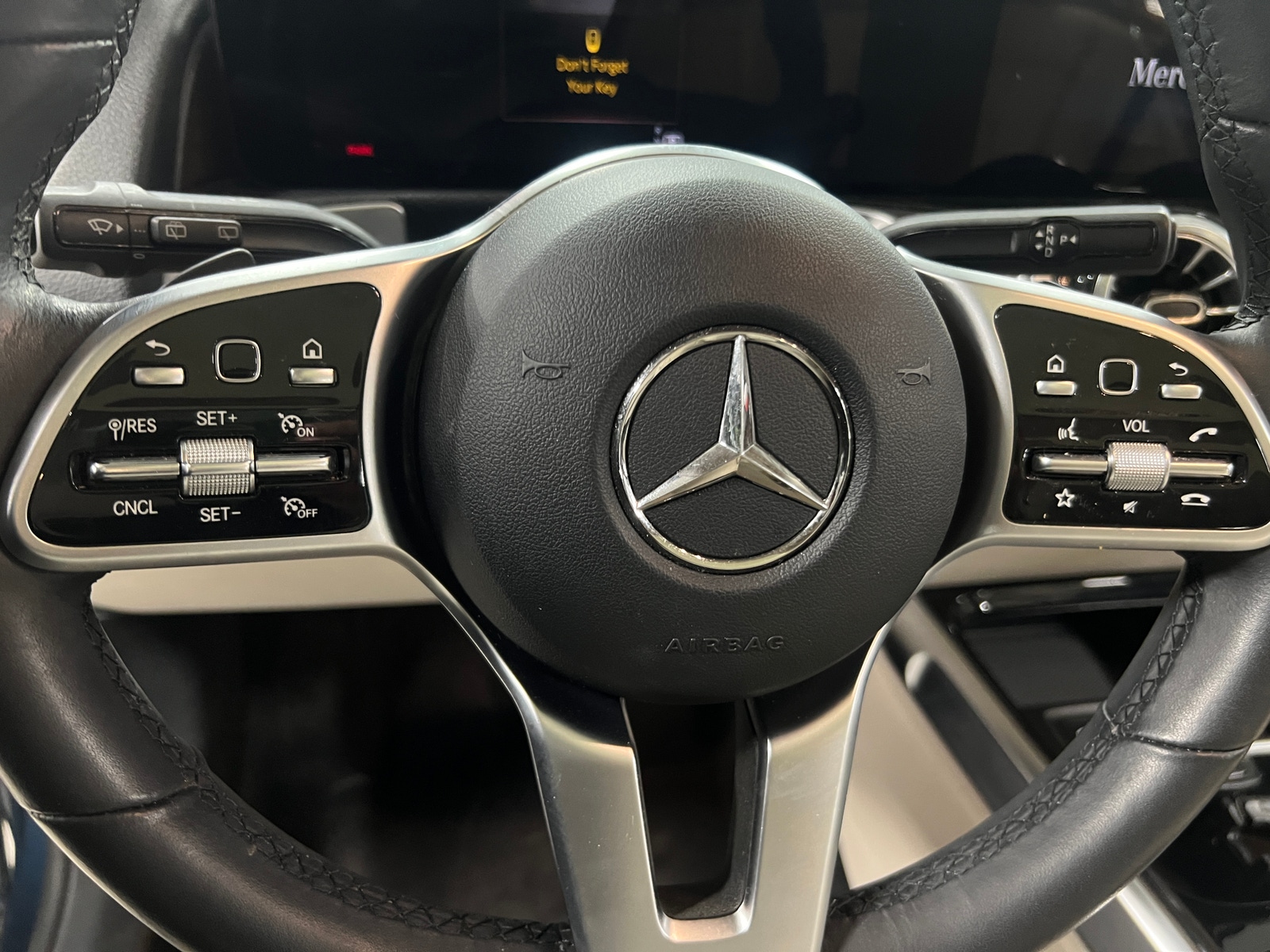 Thumbnail: 2023 Mercedes-Benz GLB - 4