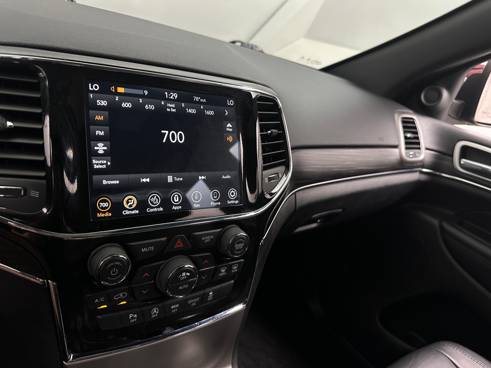 Thumbnail: 2022 Jeep Grand Cherokee - 3