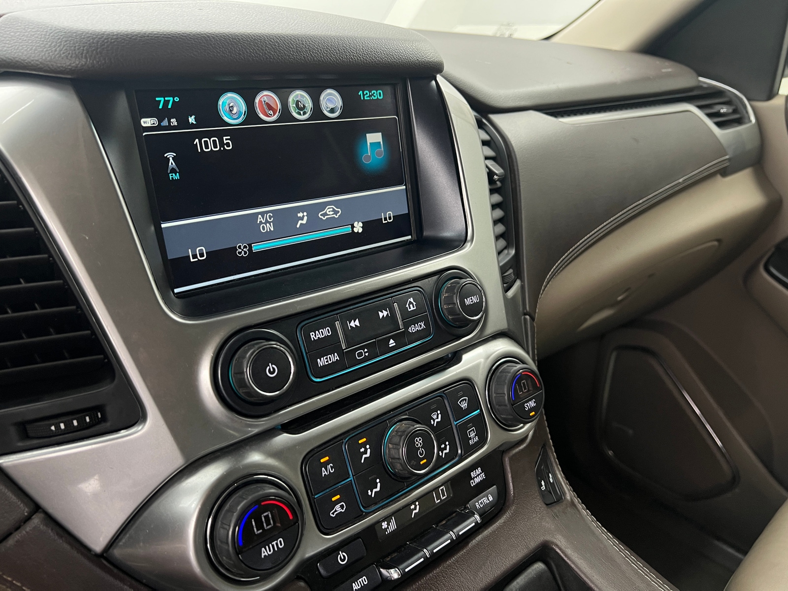 Thumbnail: 2019 Chevrolet Tahoe - 3