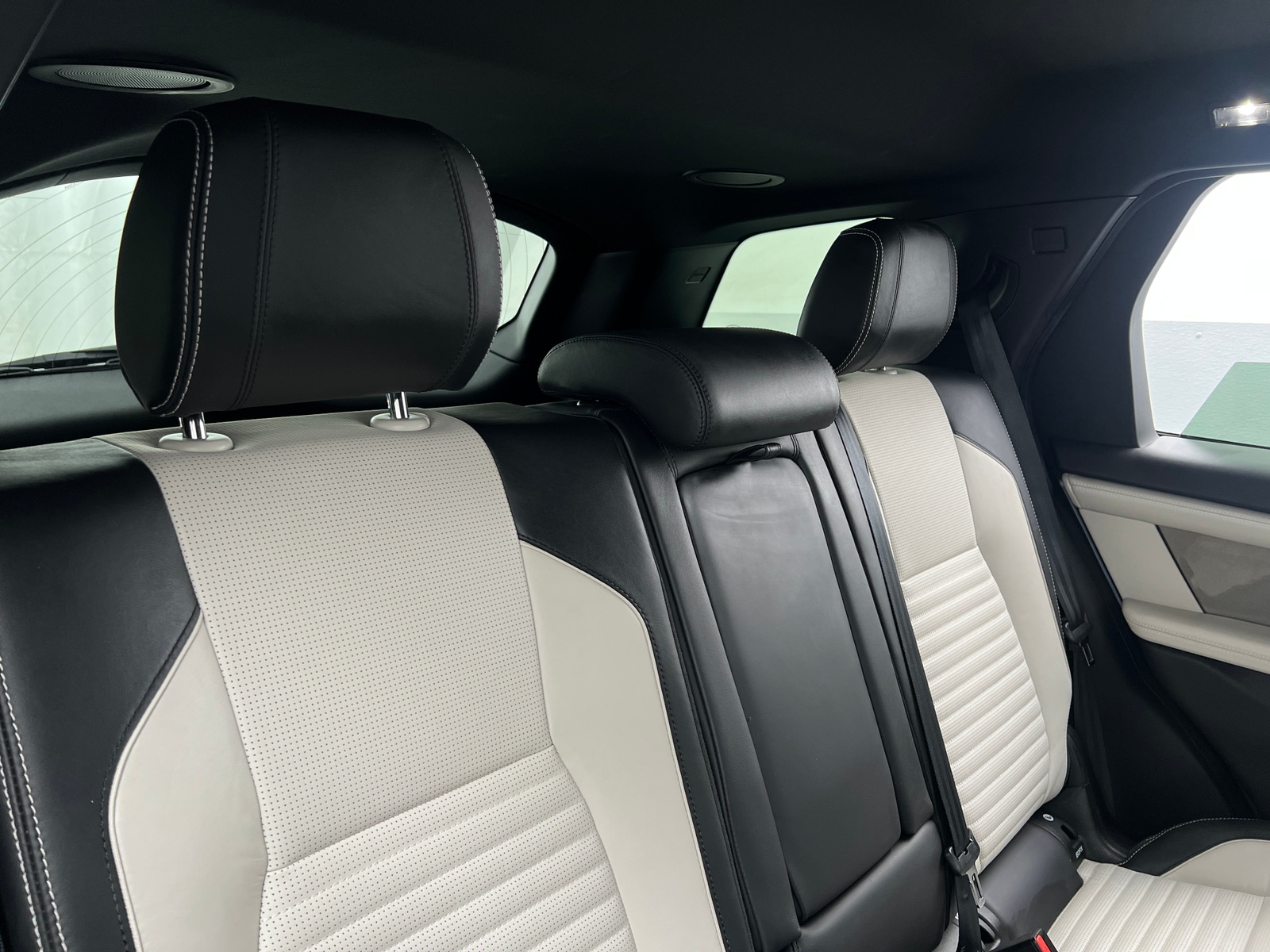 Thumbnail: 2020 Land Rover Discovery Sport - 5