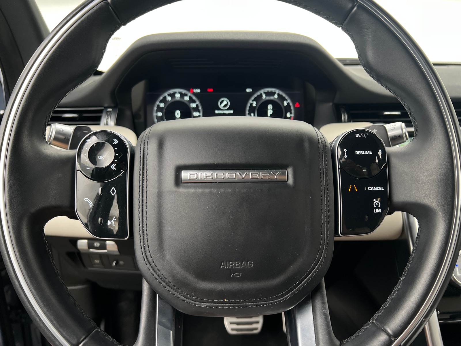 Thumbnail: 2020 Land Rover Discovery Sport - 4