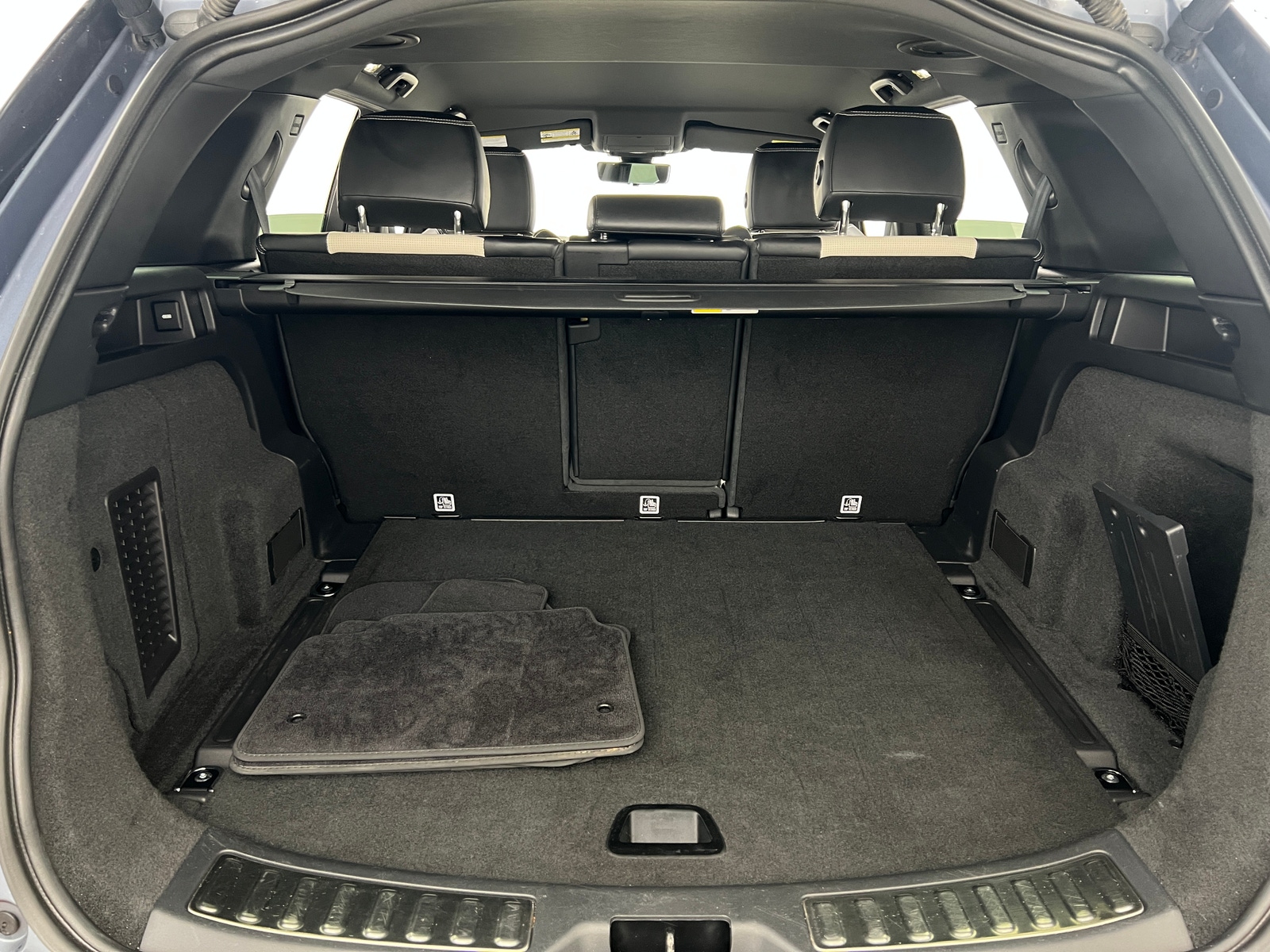 Thumbnail: 2020 Land Rover Discovery Sport - 6