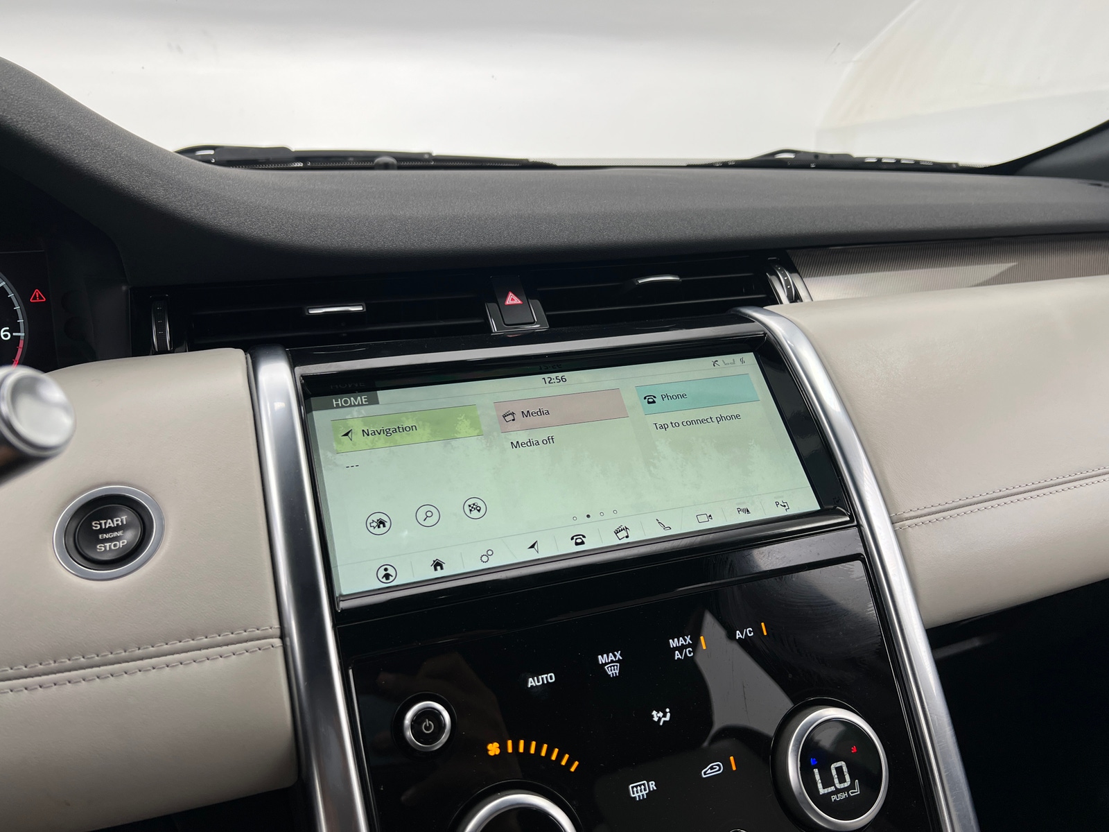 Thumbnail: 2020 Land Rover Discovery Sport - 3