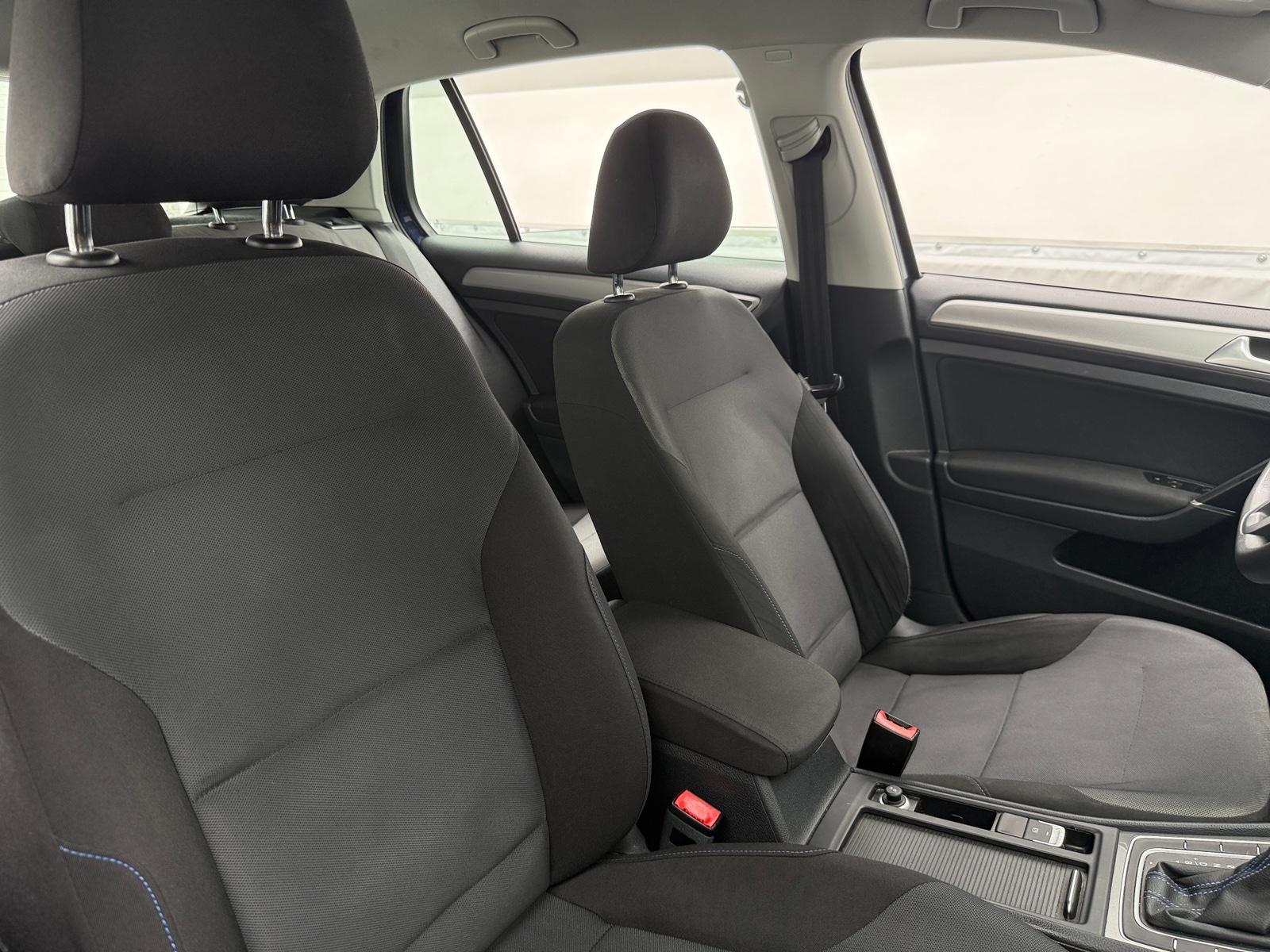Thumbnail: 2016 Volkswagen e-Golf - 2
