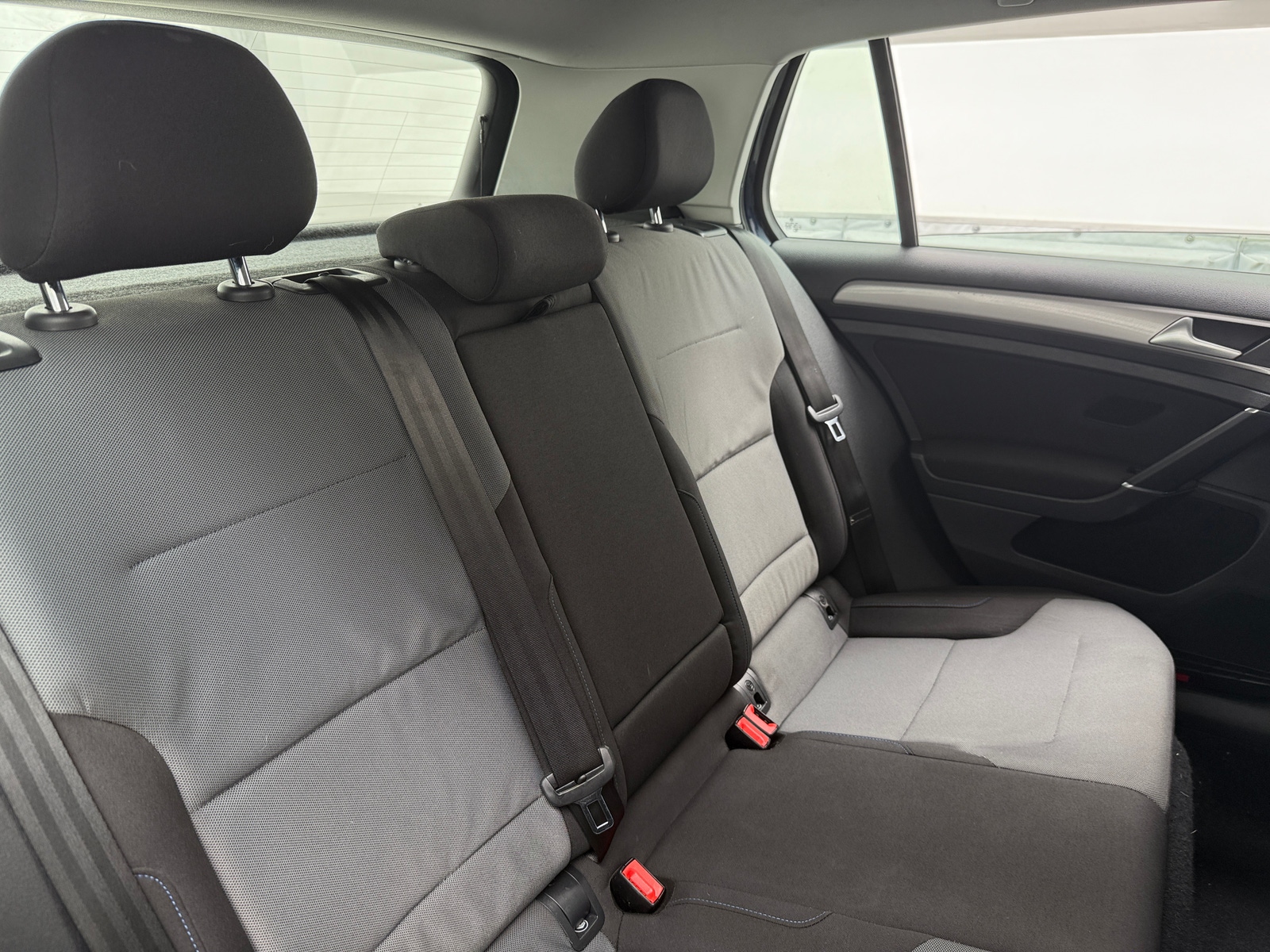 Thumbnail: 2016 Volkswagen e-Golf - 5