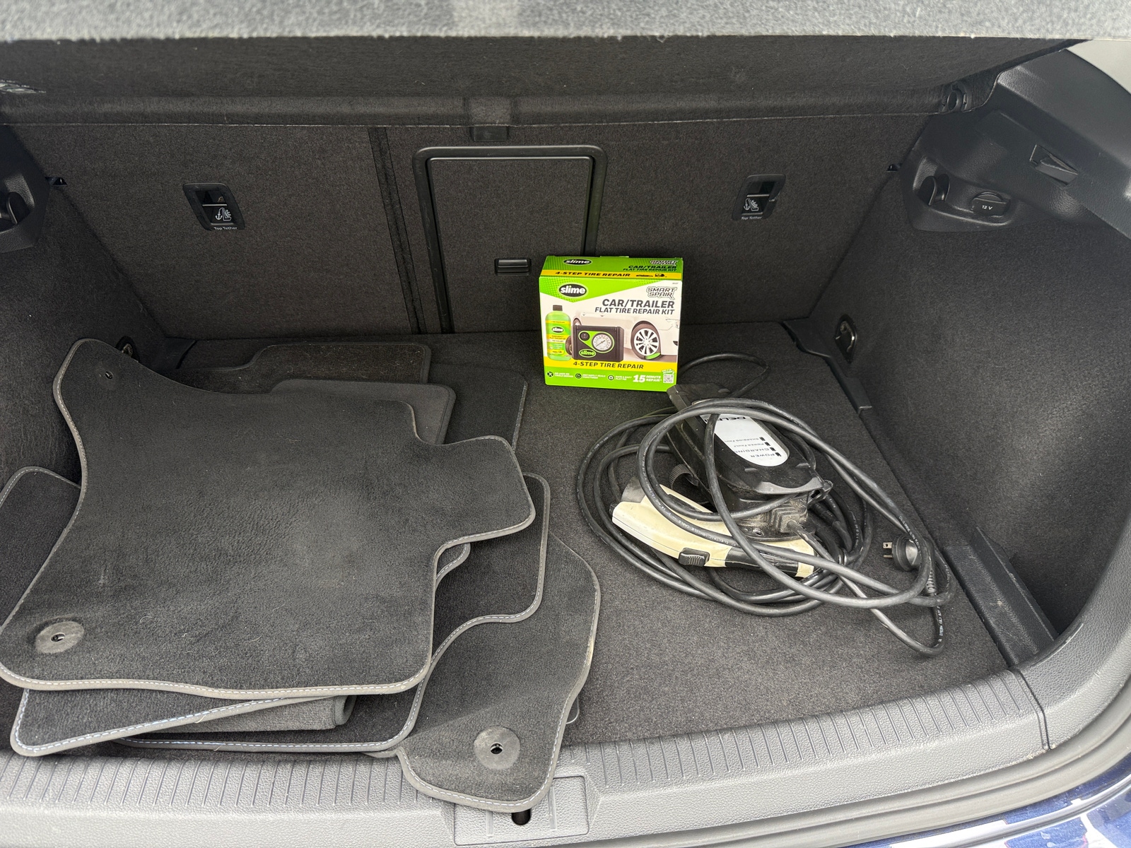 Thumbnail: 2016 Volkswagen e-Golf - 6