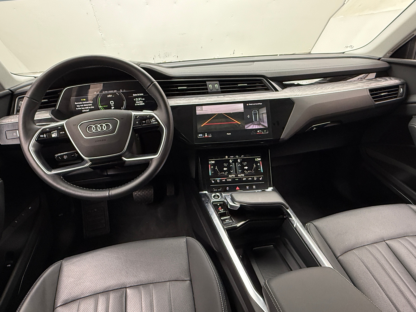 Thumbnail: 2022 Audi e-tron - 2