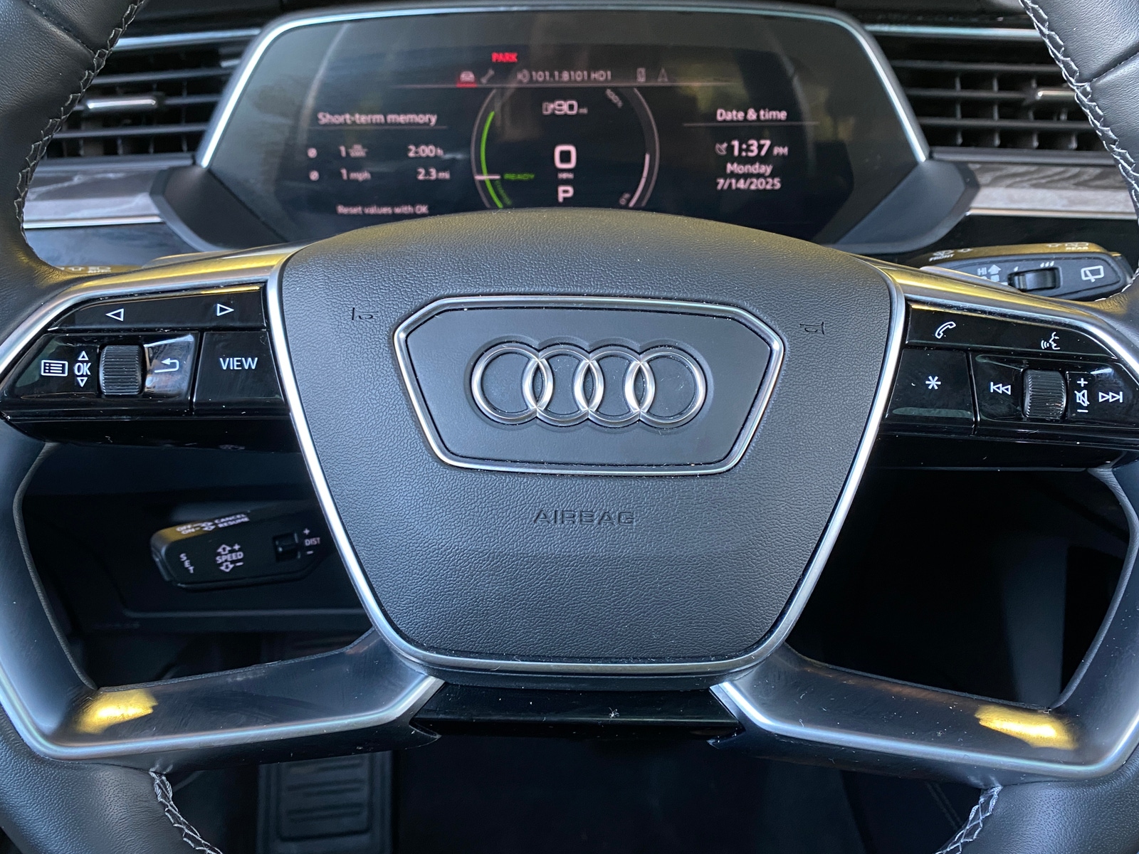 Thumbnail: 2022 Audi e-tron - 4