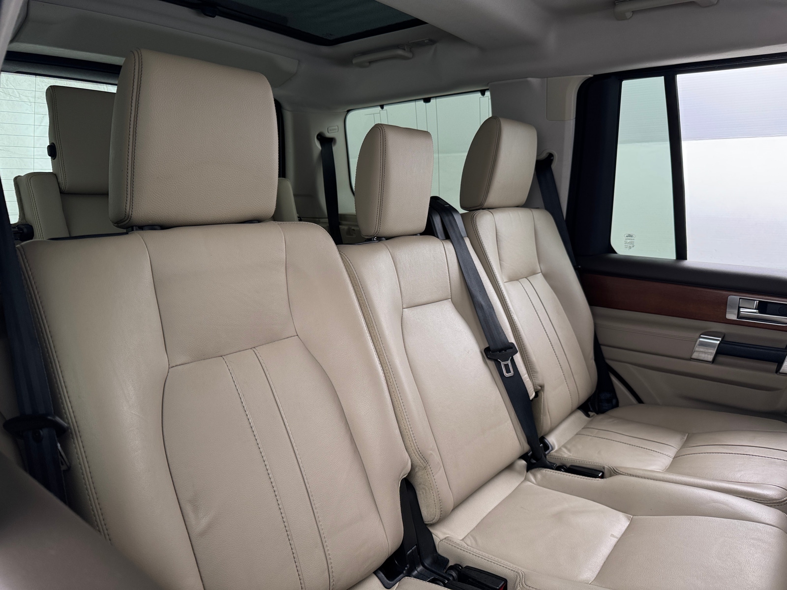 Thumbnail: 2015 Land Rover LR4 - 5