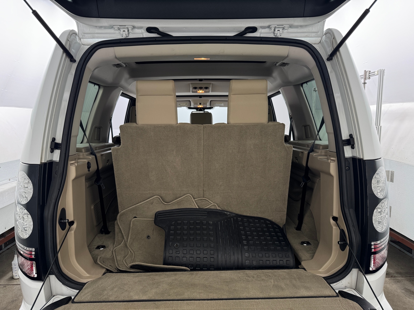 Thumbnail: 2015 Land Rover LR4 - 6