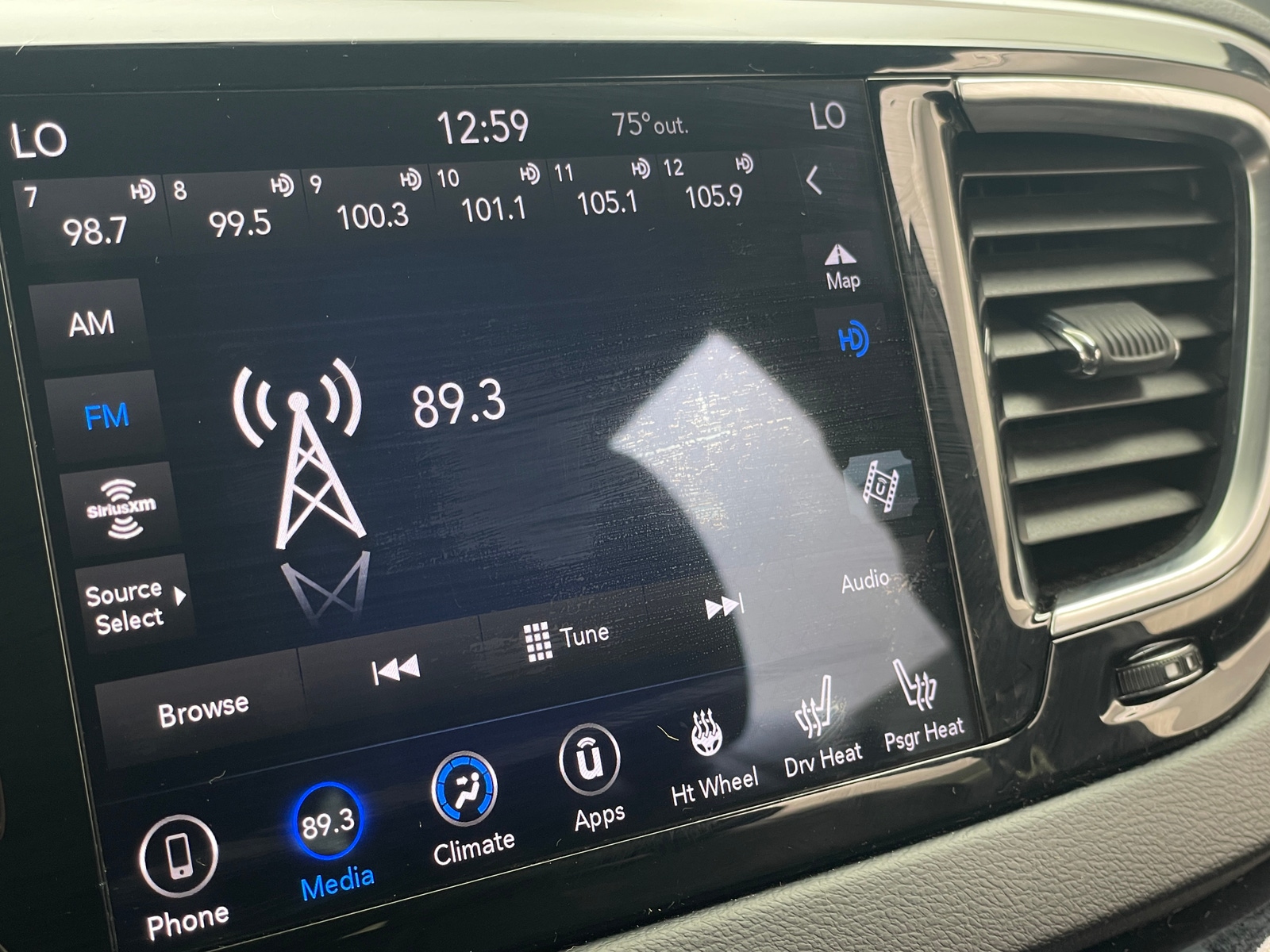 Thumbnail: 2019 Chrysler Pacifica - 3