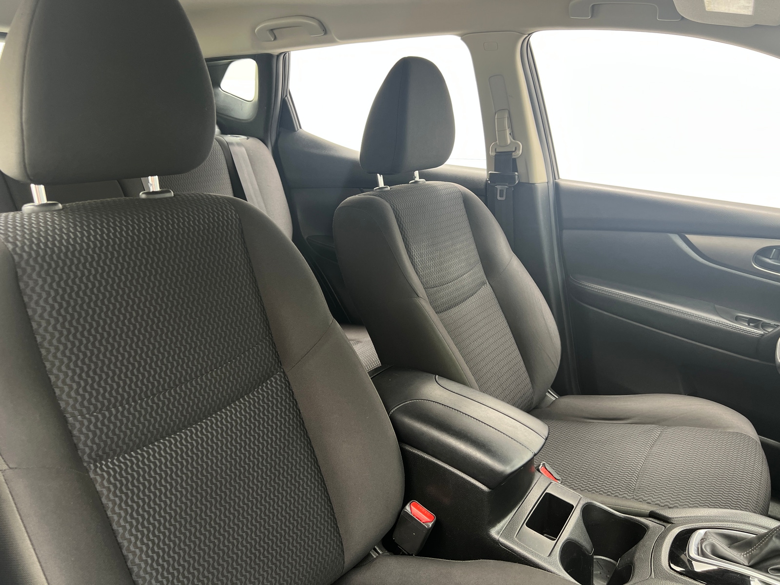Thumbnail: 2017 Nissan Rogue Sport - 2