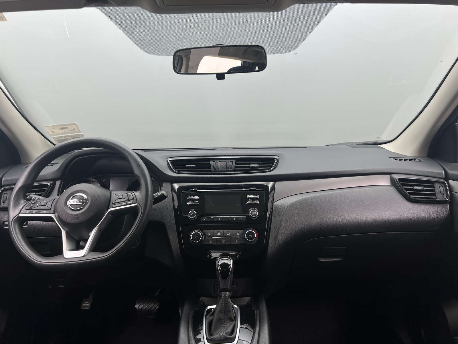 Thumbnail: 2017 Nissan Rogue Sport - 3
