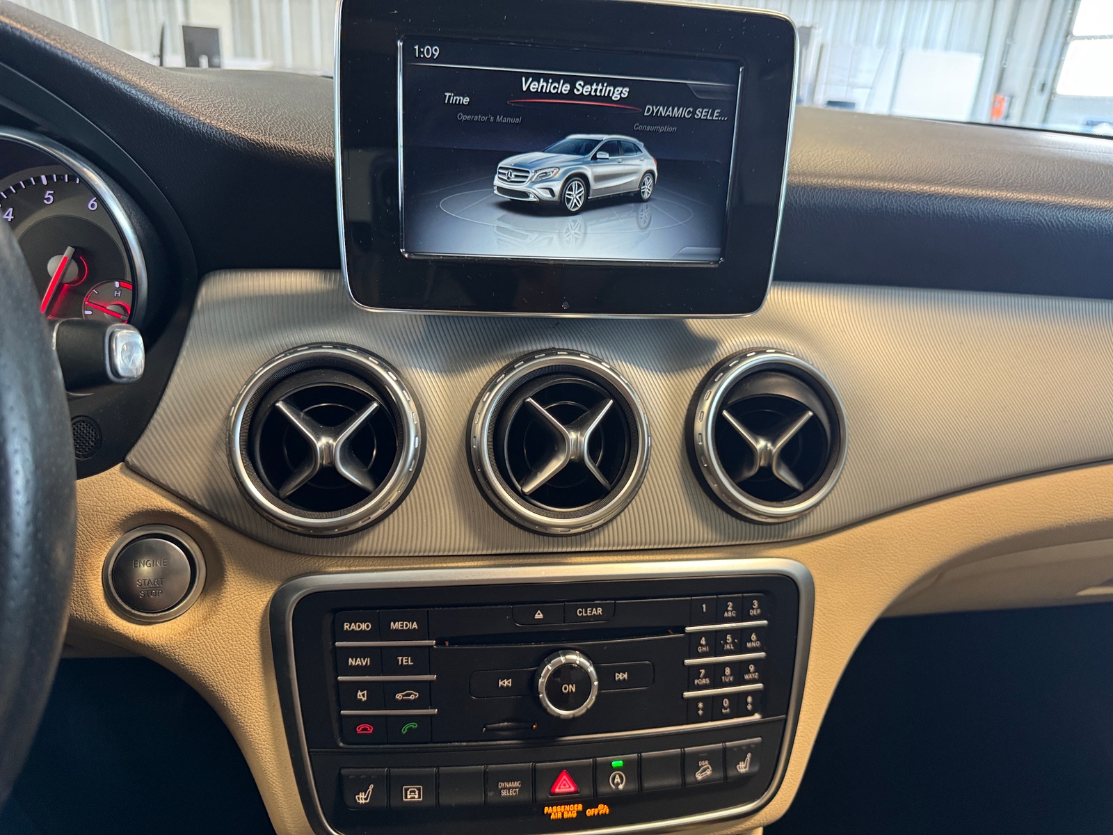 Thumbnail: 2017 Mercedes-Benz GLA - 3