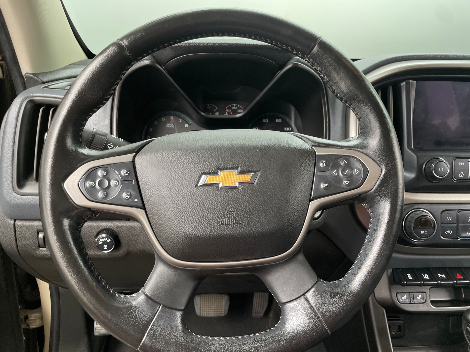Thumbnail: 2022 Chevrolet Colorado - 4
