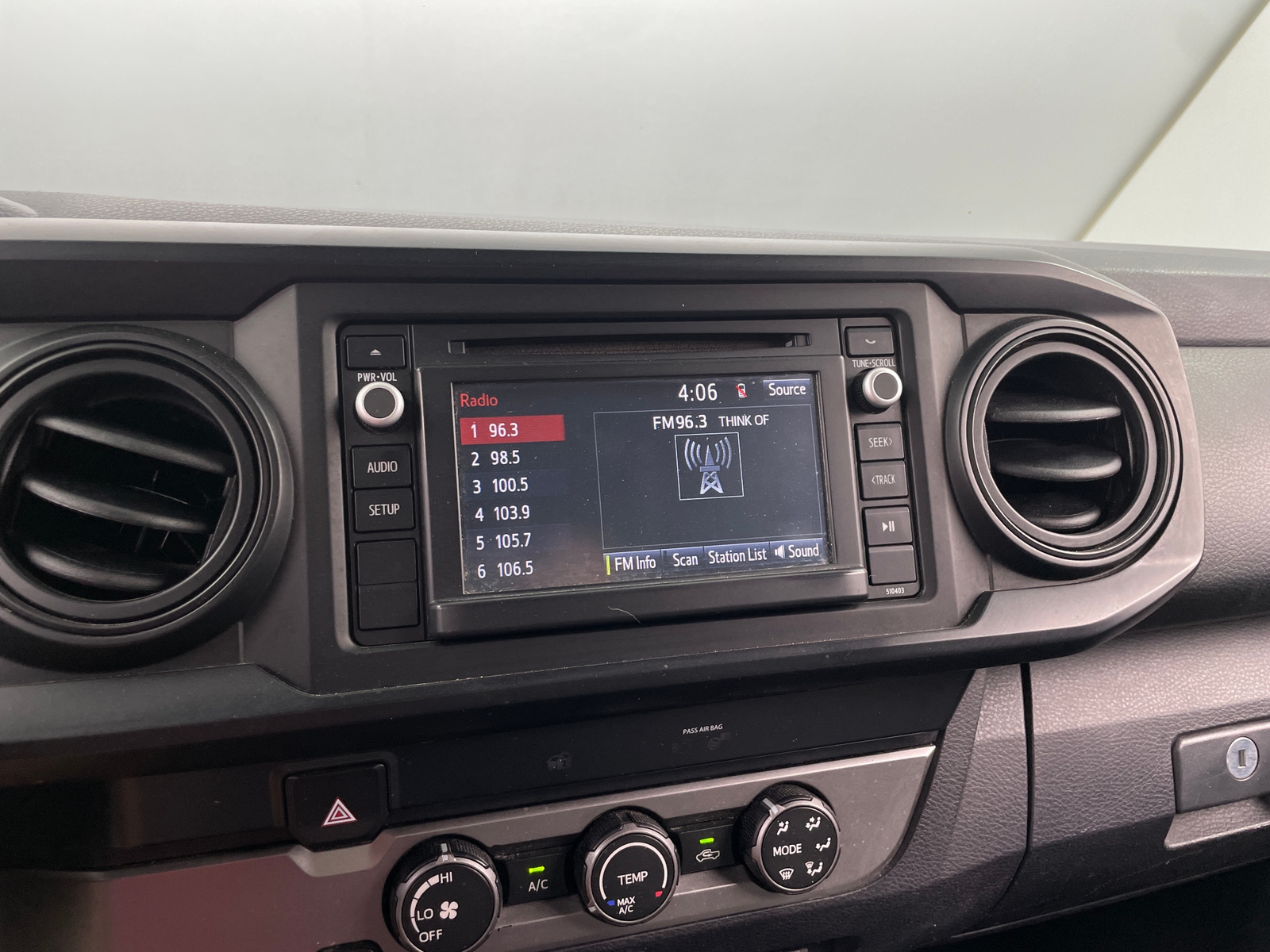 Thumbnail: 2019 Toyota Tacoma - 3