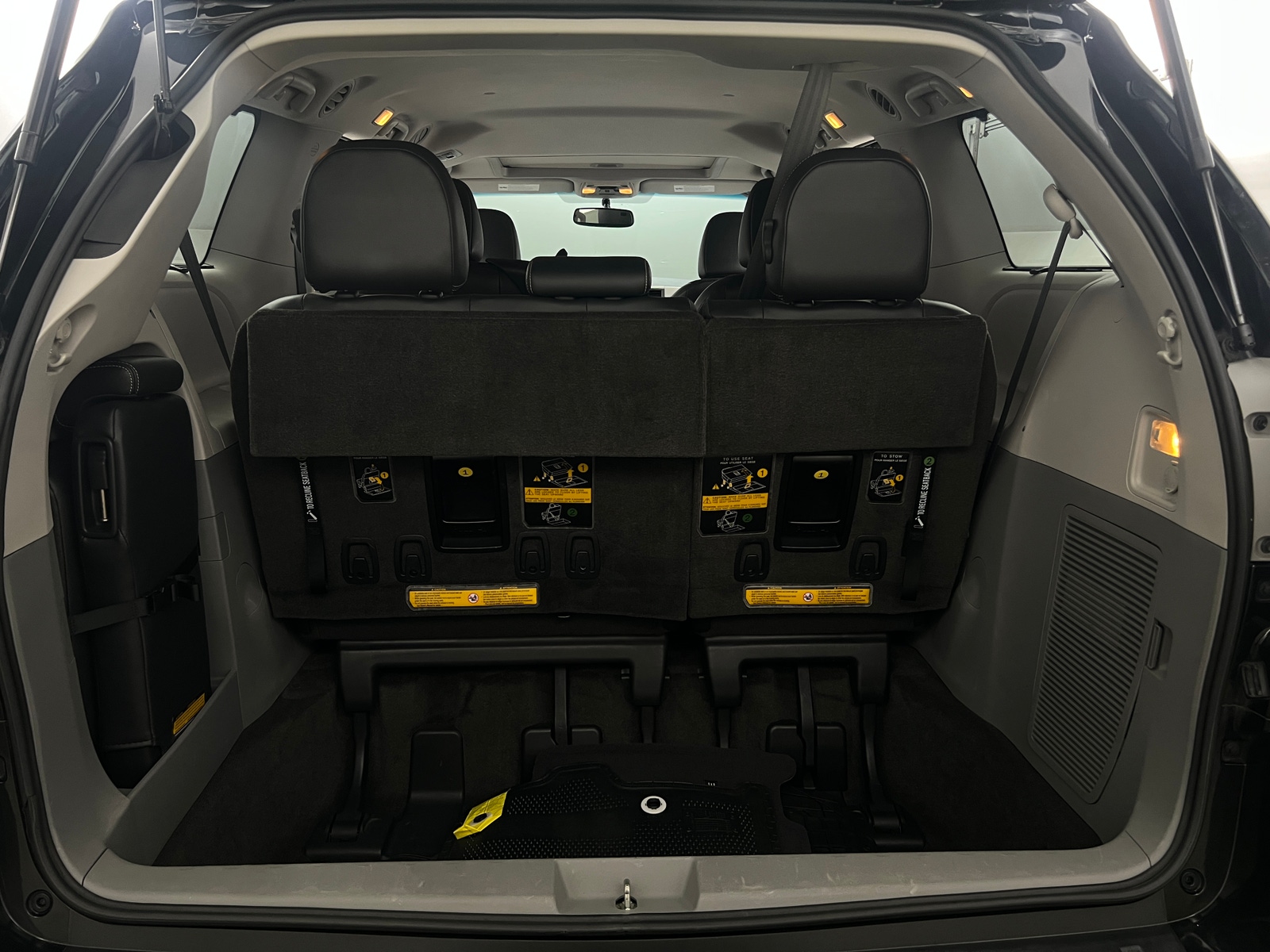 Thumbnail: 2014 Toyota Sienna - 7