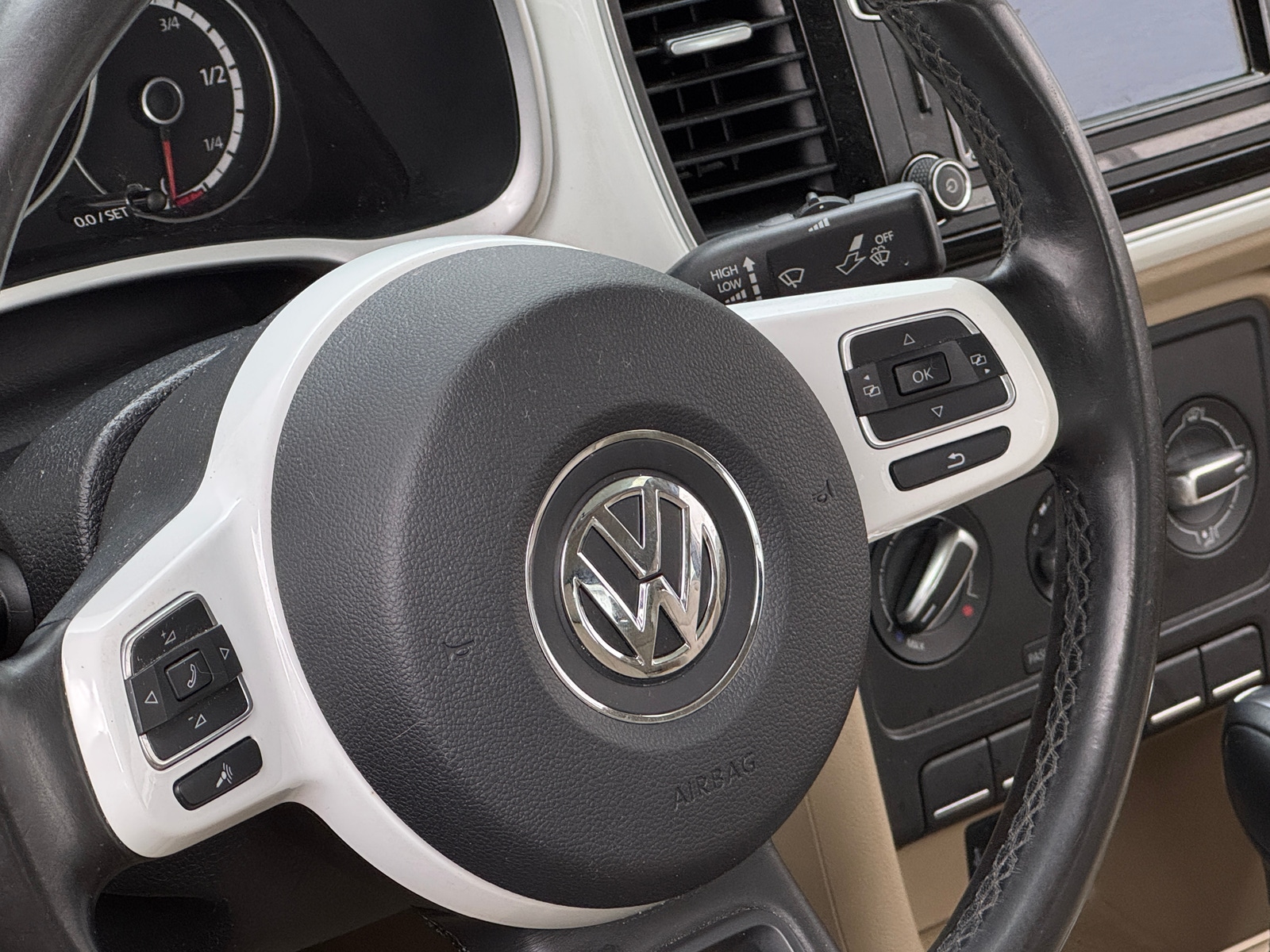 Thumbnail: 2016 Volkswagen Beetle - 4