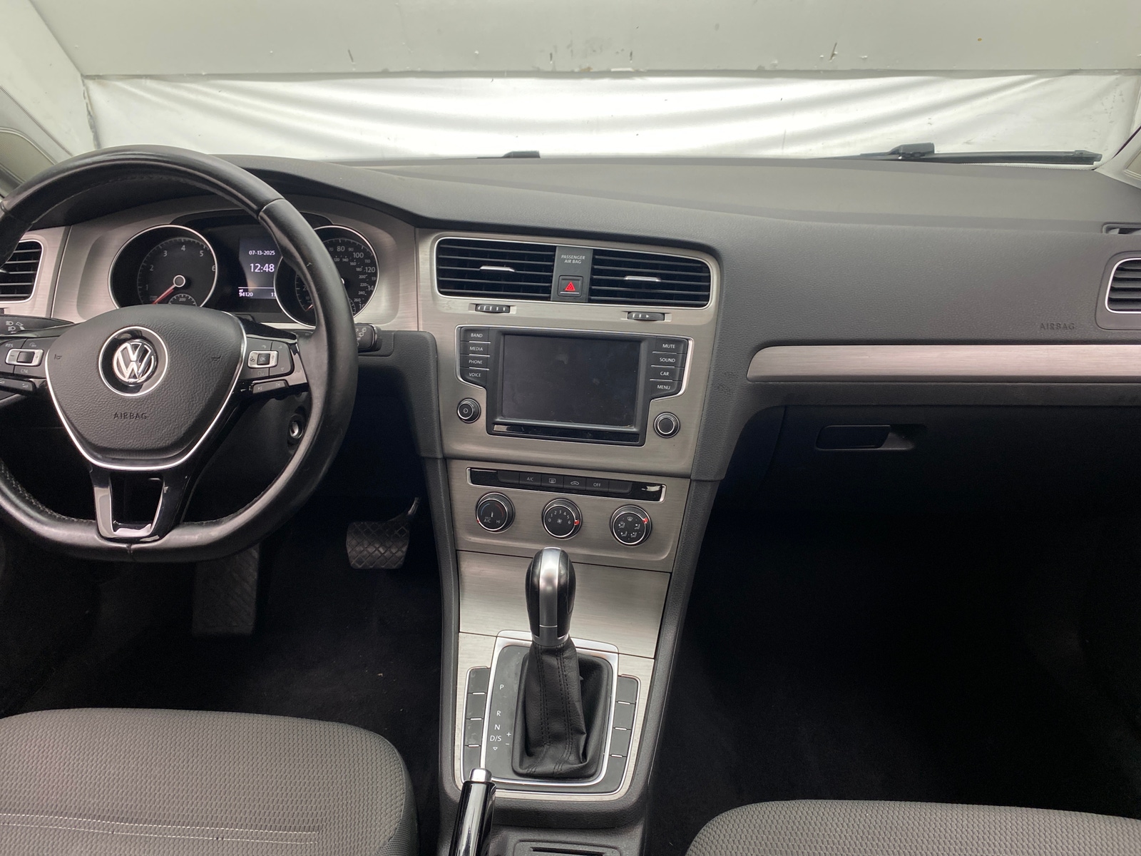 Thumbnail: 2017 Volkswagen Golf - 3