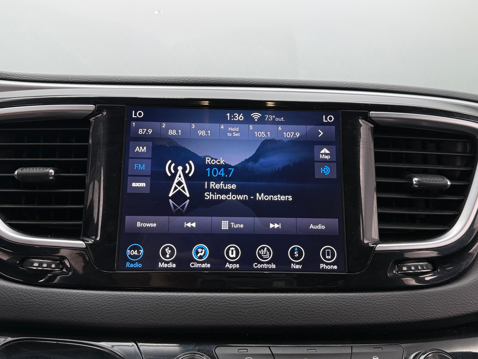 Thumbnail: 2018 Chrysler Pacifica - 3