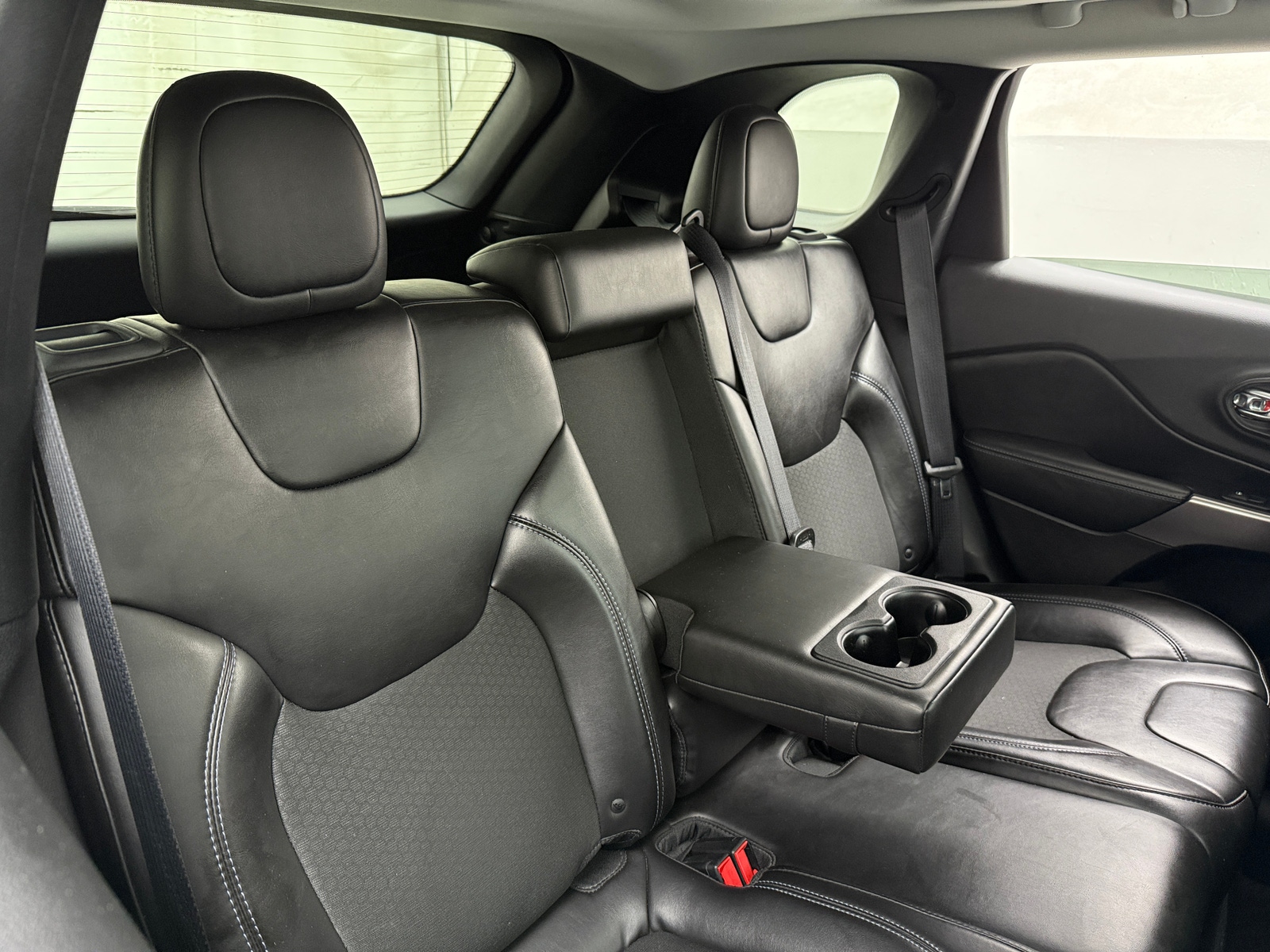 Thumbnail: 2019 Jeep Cherokee - 6