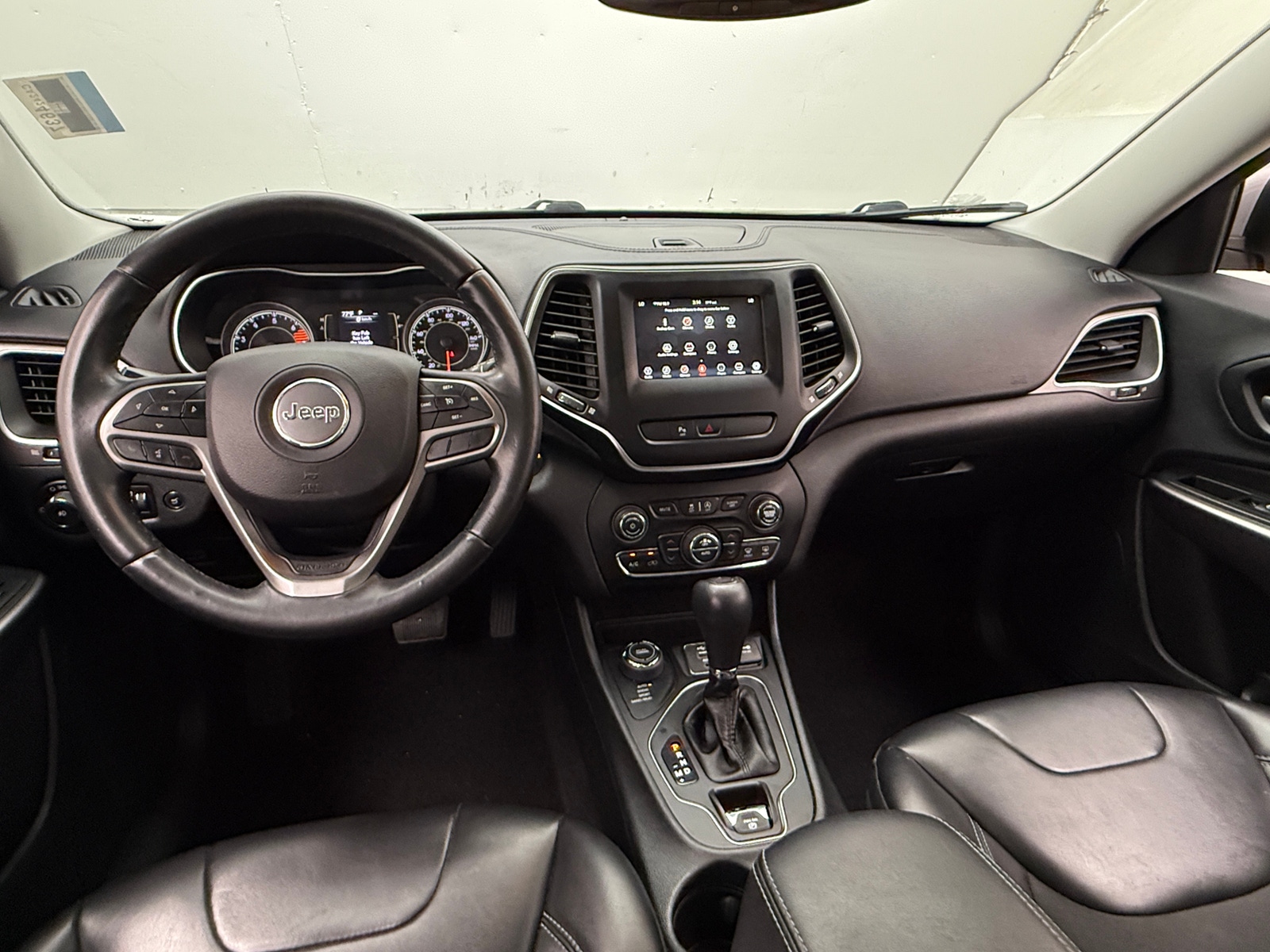 Thumbnail: 2019 Jeep Cherokee - 3