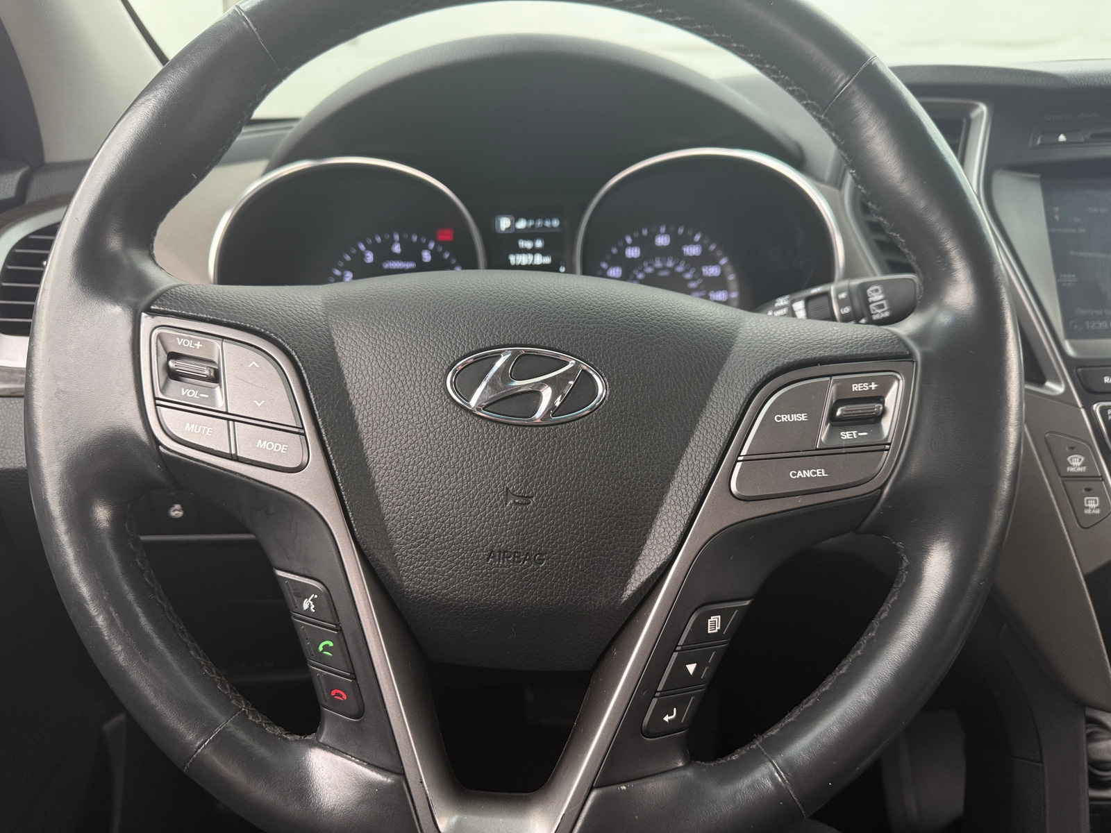 Thumbnail: 2017 Hyundai Santa Fe - 4