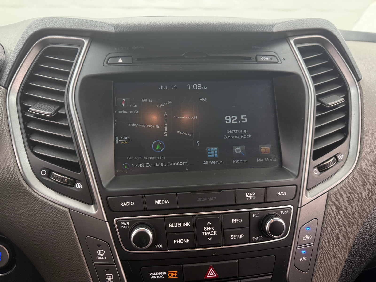 Thumbnail: 2017 Hyundai Santa Fe - 3