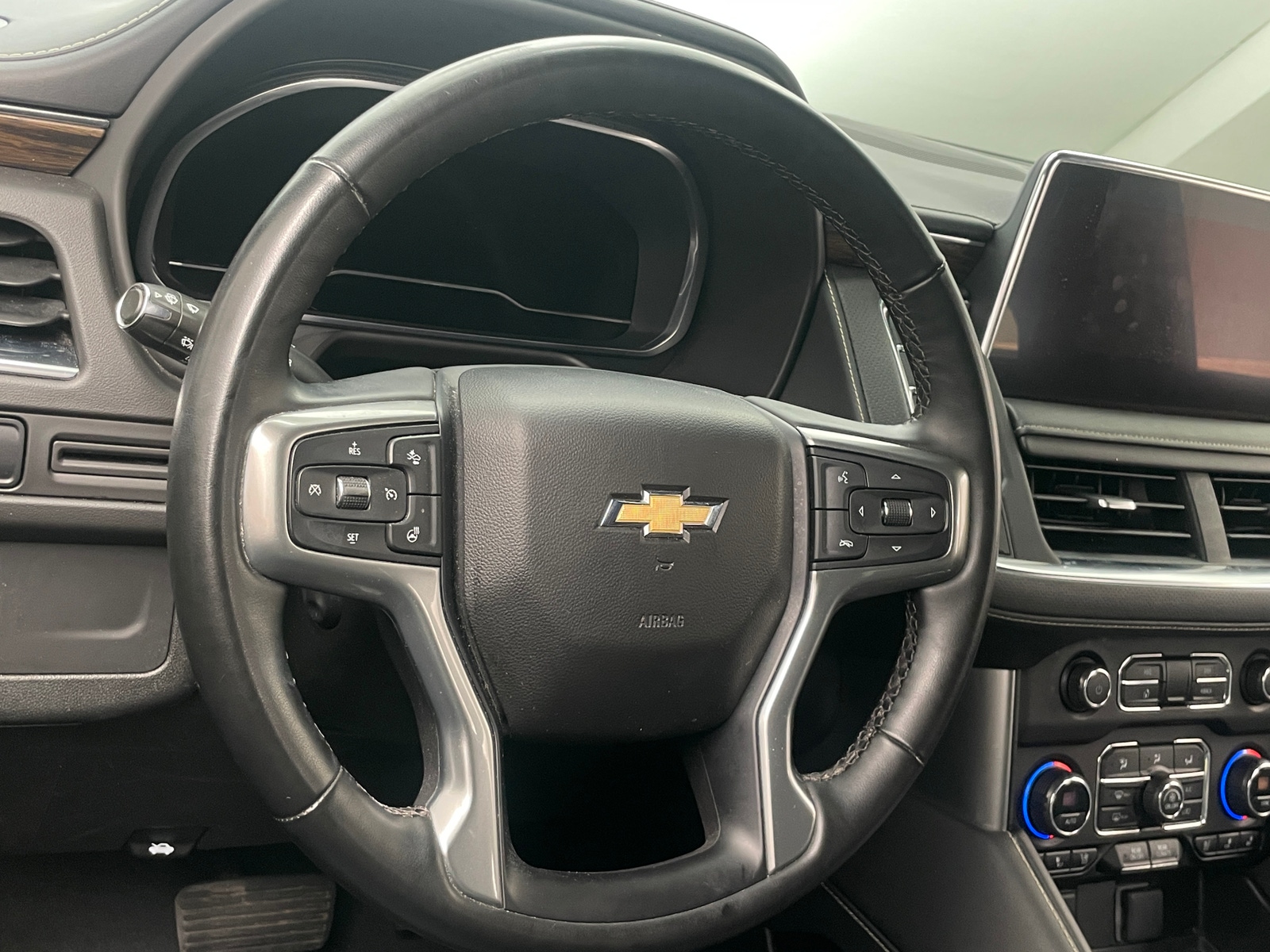 Thumbnail: 2023 Chevrolet Suburban - 4