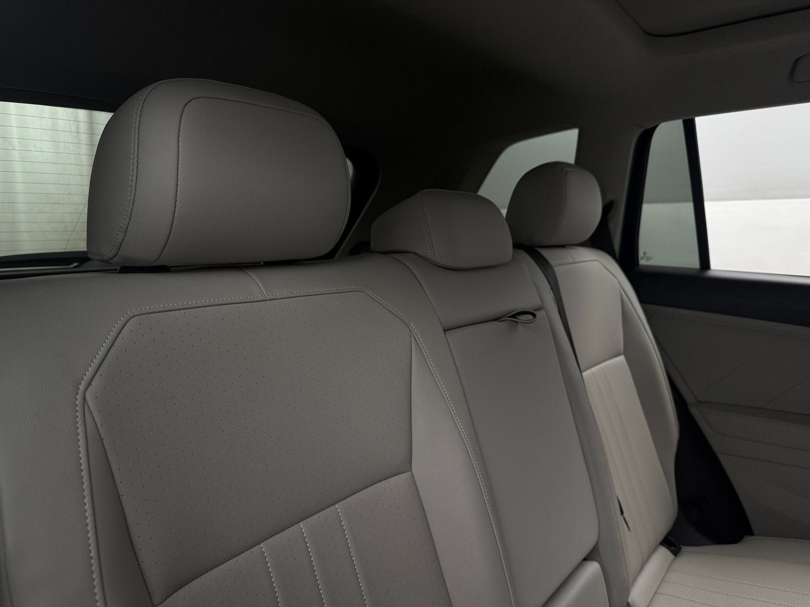 Thumbnail: 2022 Volkswagen Tiguan - 6
