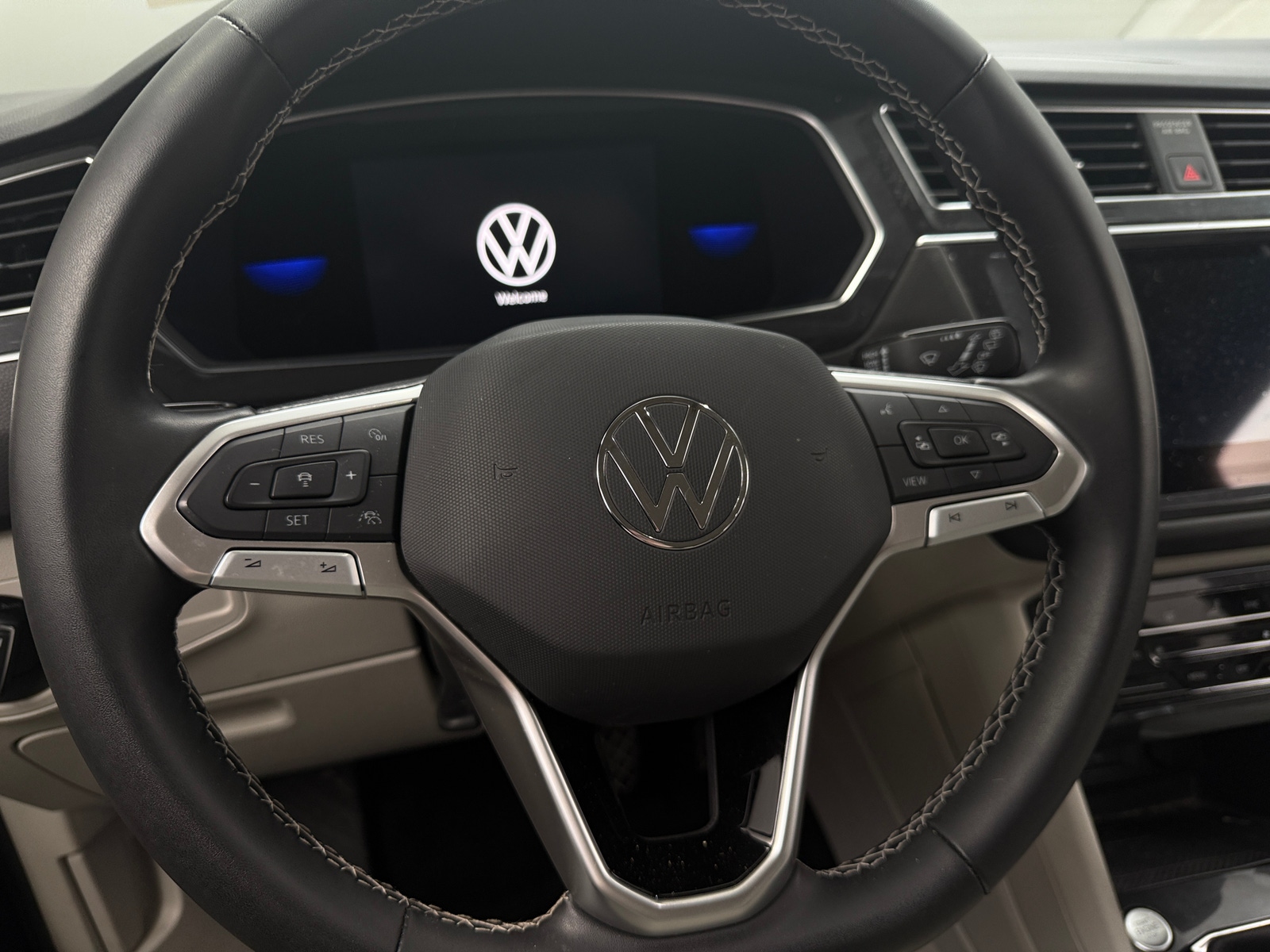 Thumbnail: 2022 Volkswagen Tiguan - 5