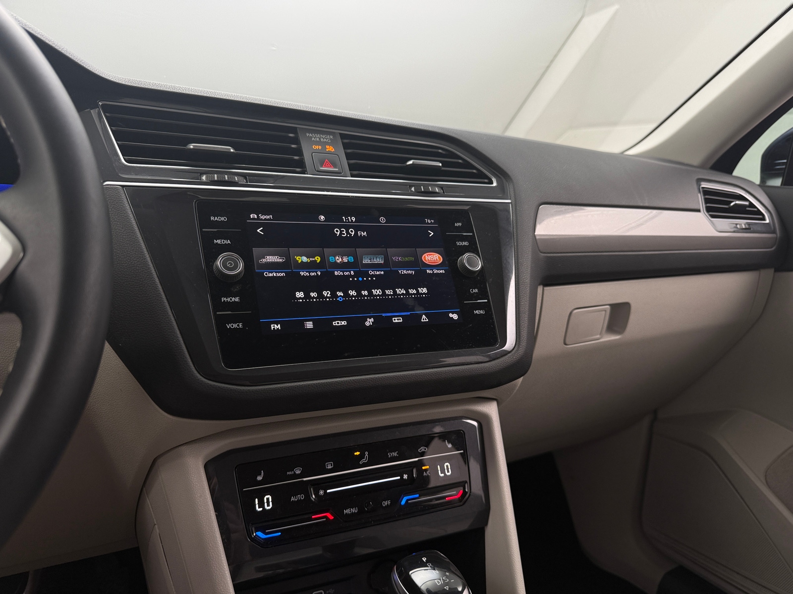 Thumbnail: 2022 Volkswagen Tiguan - 4