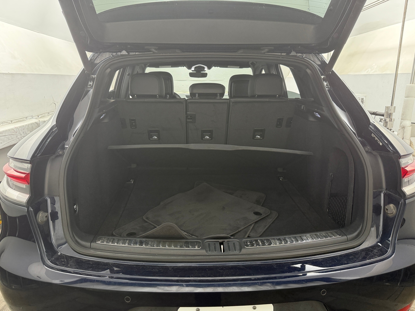 Thumbnail: 2021 Porsche Macan - 6