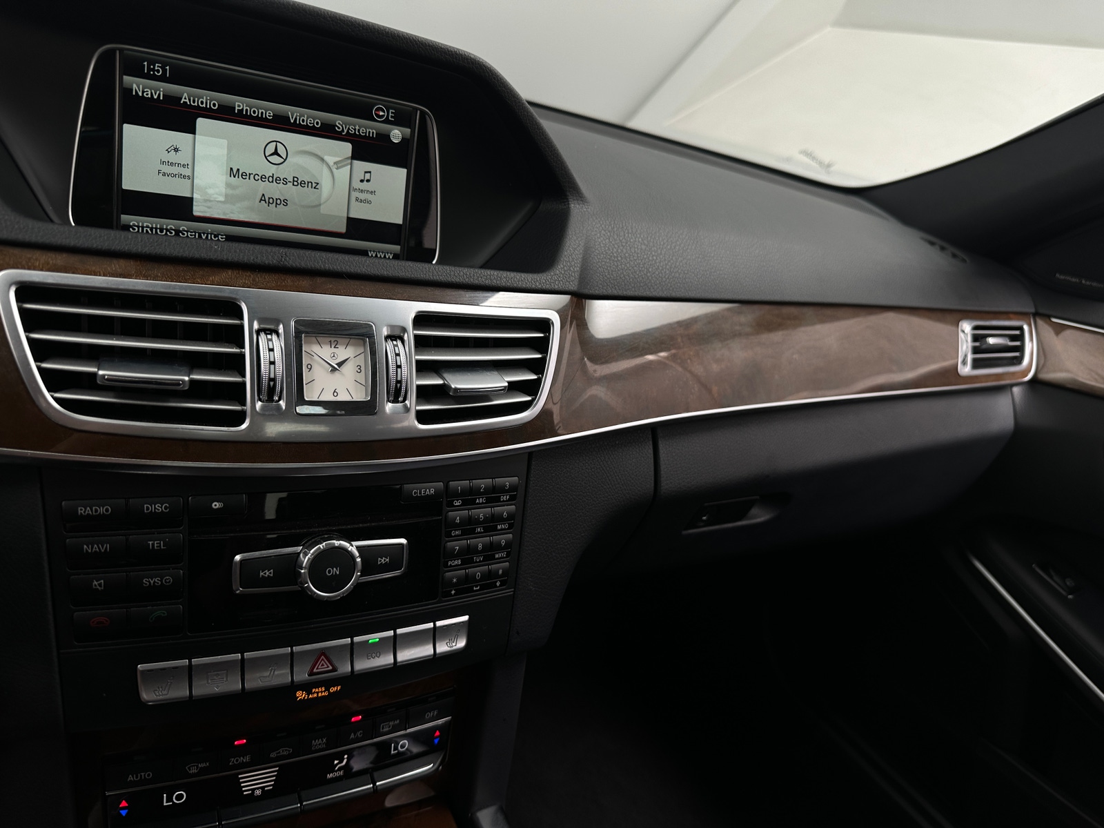 Thumbnail: 2014 Mercedes-Benz E-Class - 3