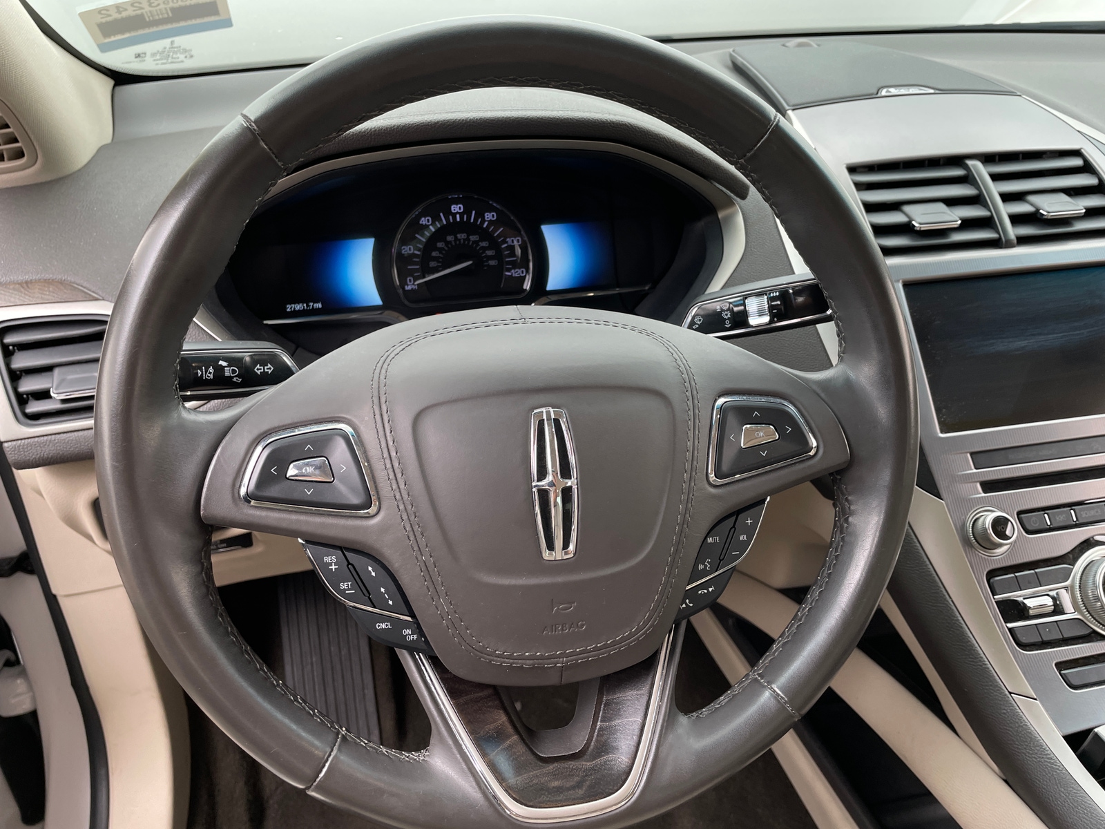 Thumbnail: 2020 Lincoln MKZ - 4