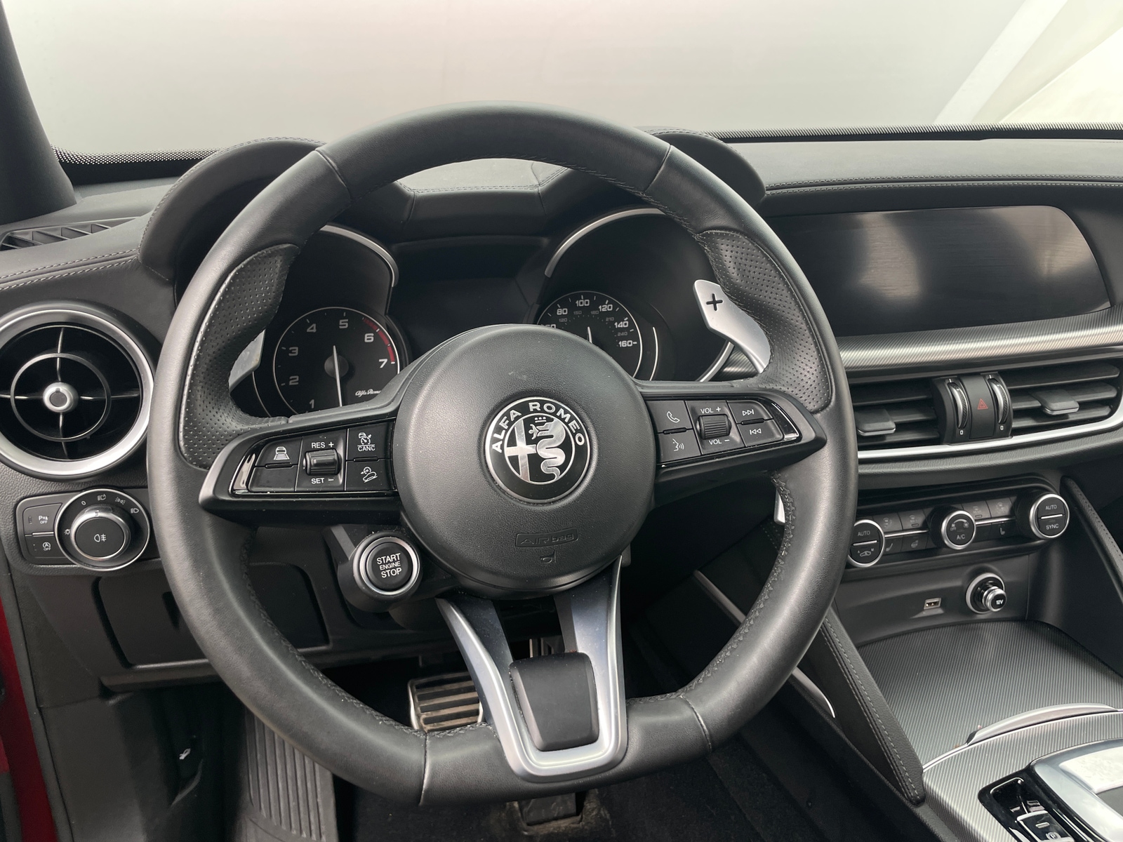 Thumbnail: 2023 Alfa Romeo Stelvio - 4
