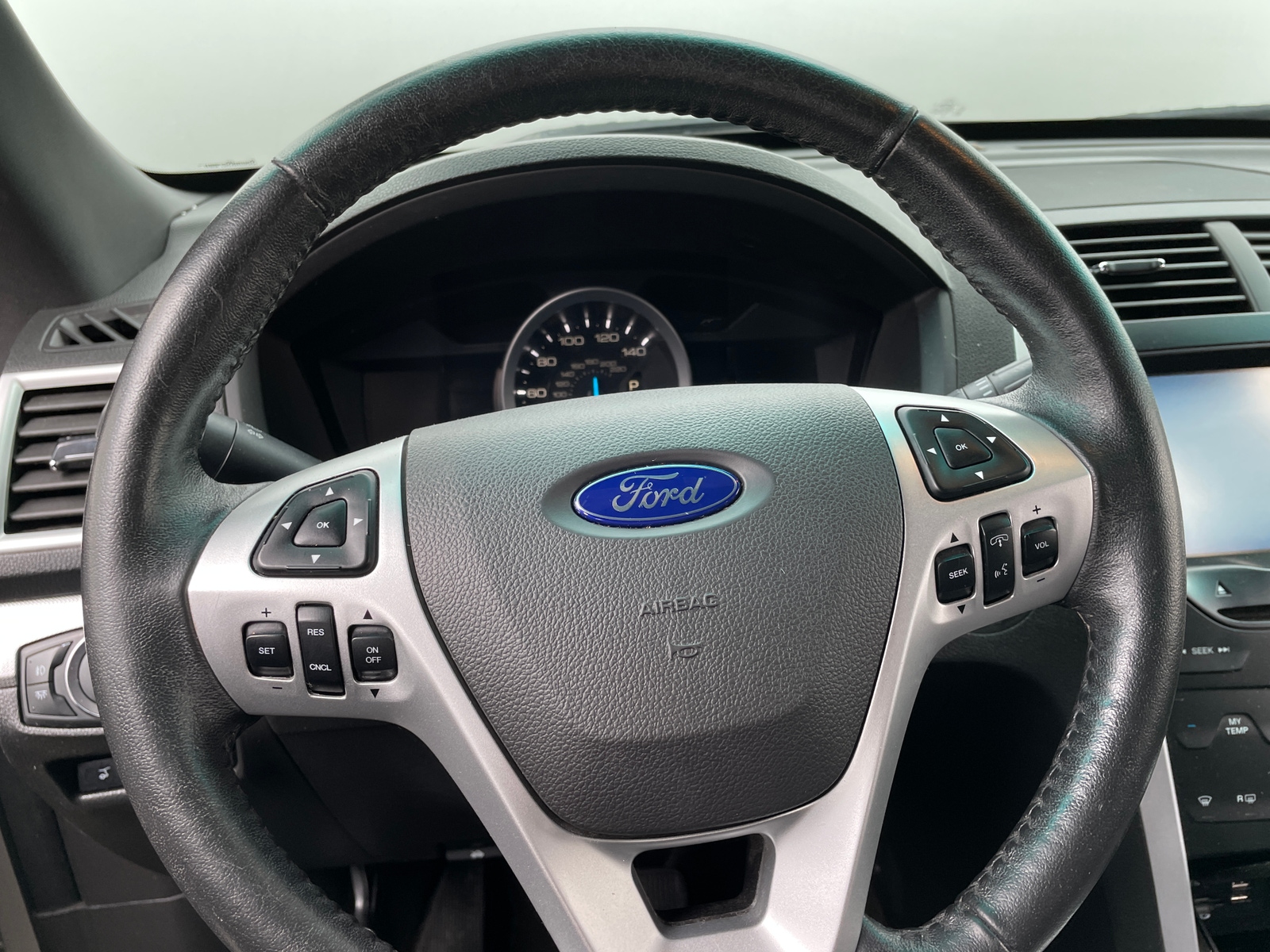 Thumbnail: 2015 Ford Explorer - 5