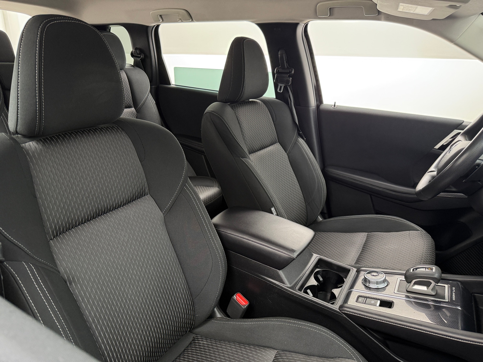 Thumbnail: 2022 Mitsubishi Outlander - 2