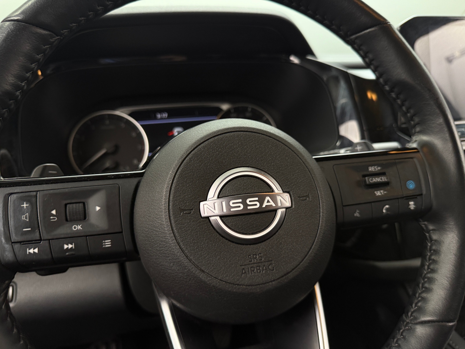 Thumbnail: 2023 Nissan Pathfinder - 4